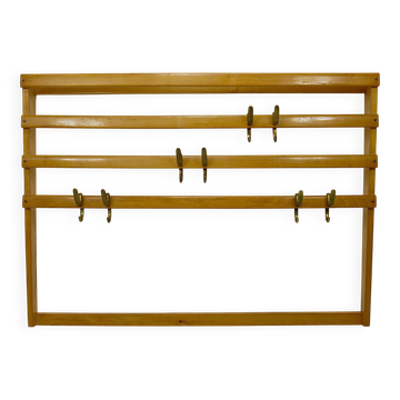 Grand coat rack Auböck Carl Mid-Century in beech with 8 brass hooks, 1950s.