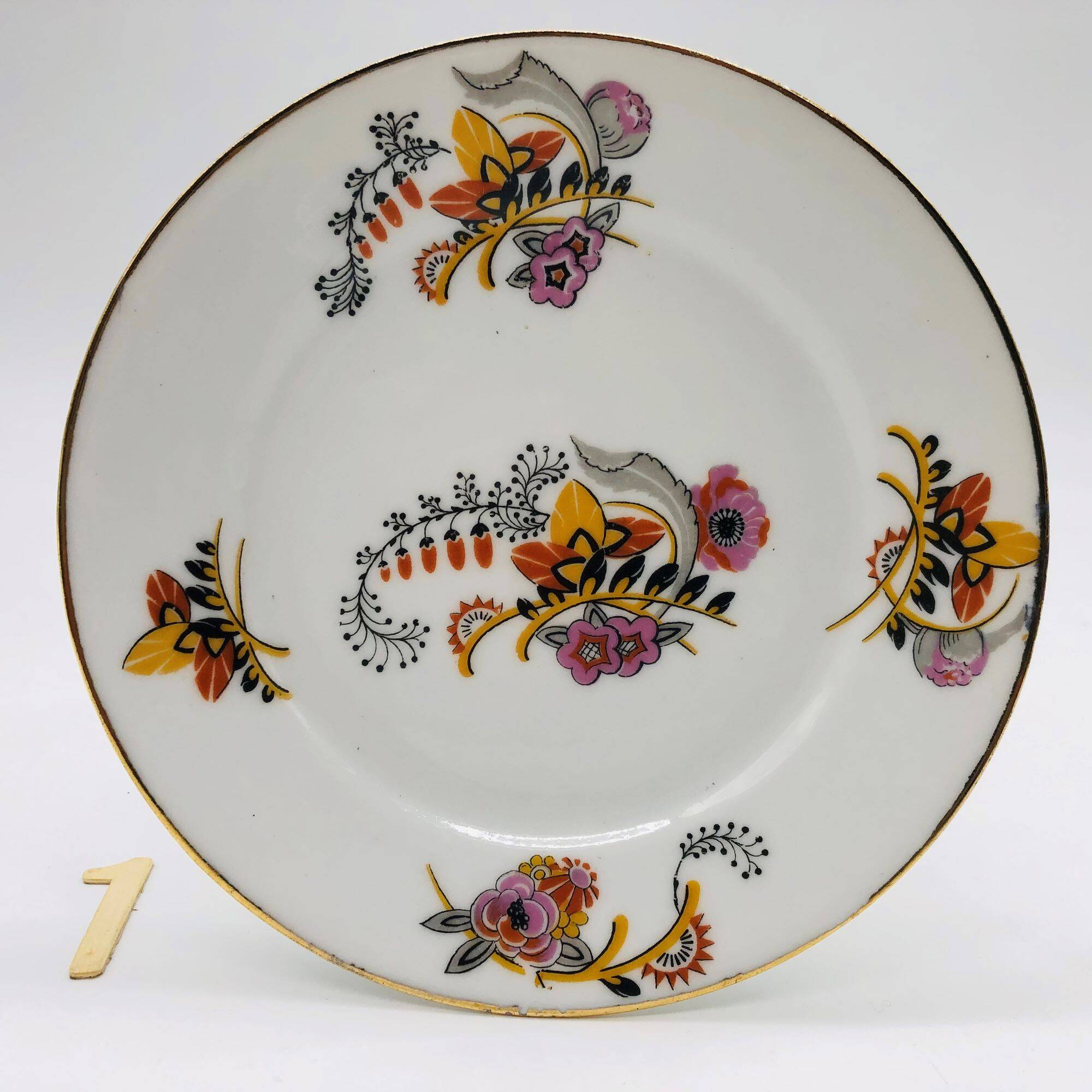 6 Dessert plates and a serving dish, M-Fres.