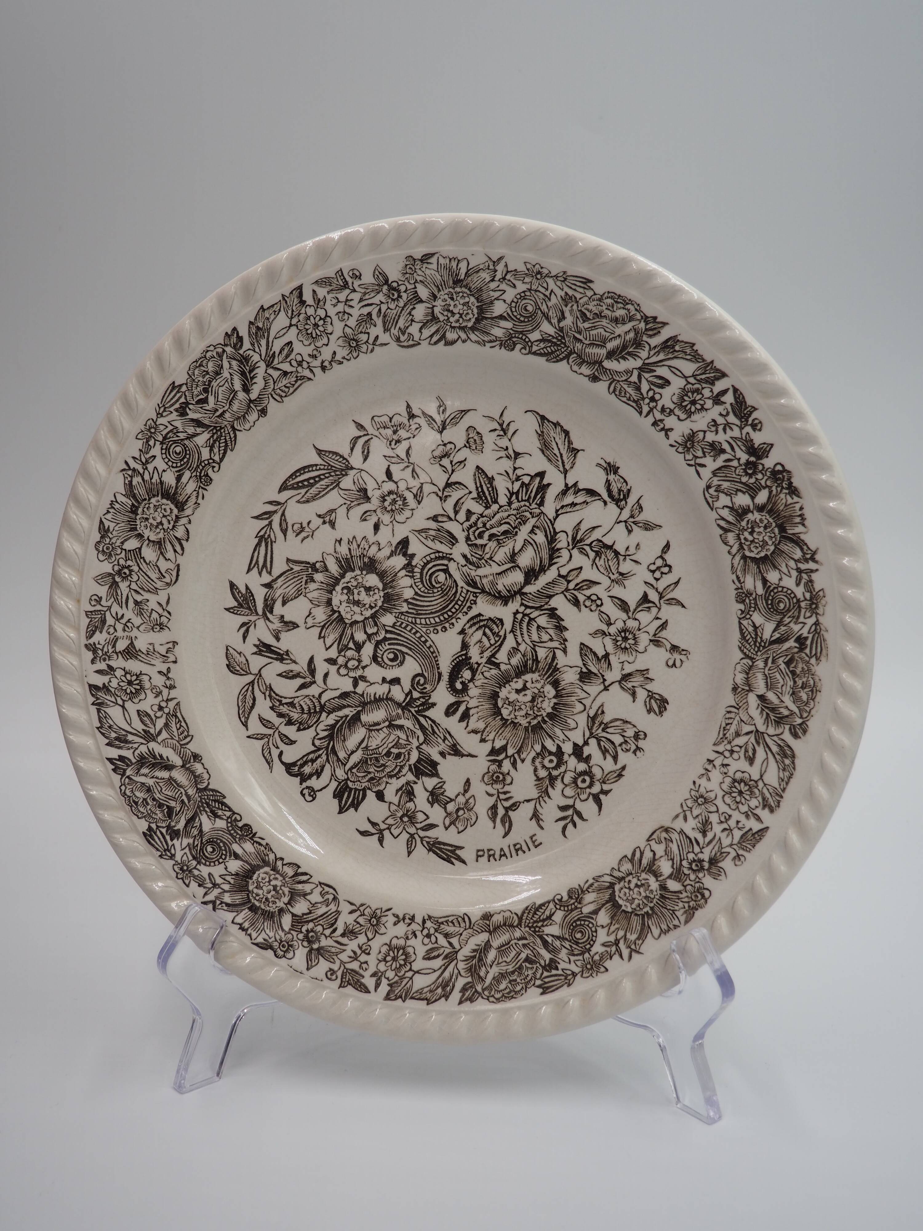 Set of 12 white plates - Brown floral patterns, vintage prairie charm