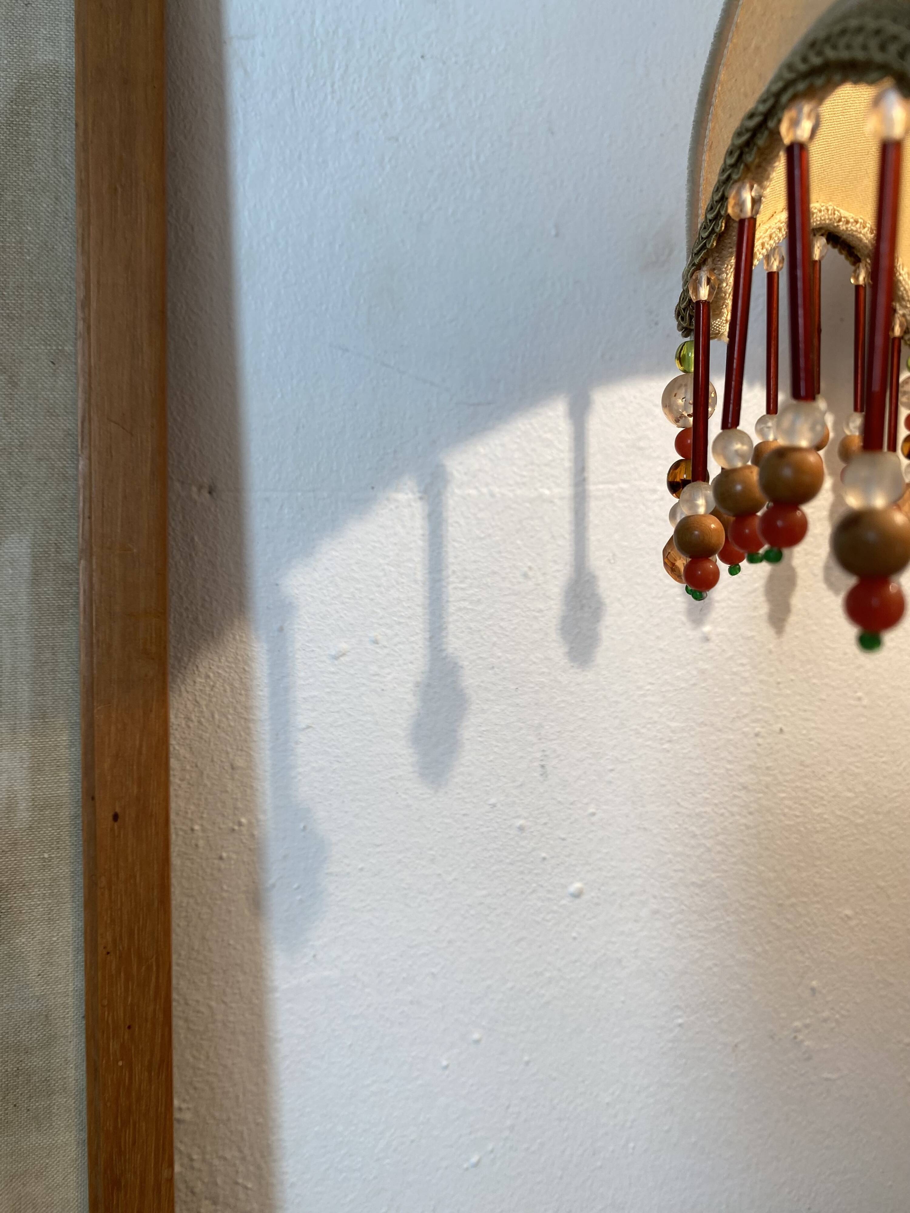 Lampe rétro bois tourné et perles 41 cm