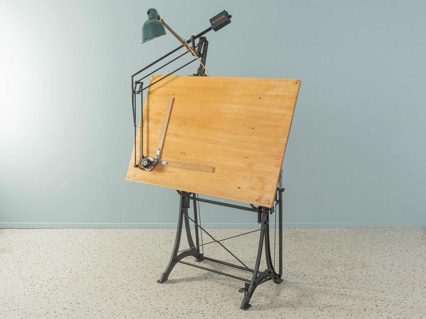 Unique drawing table, nestler