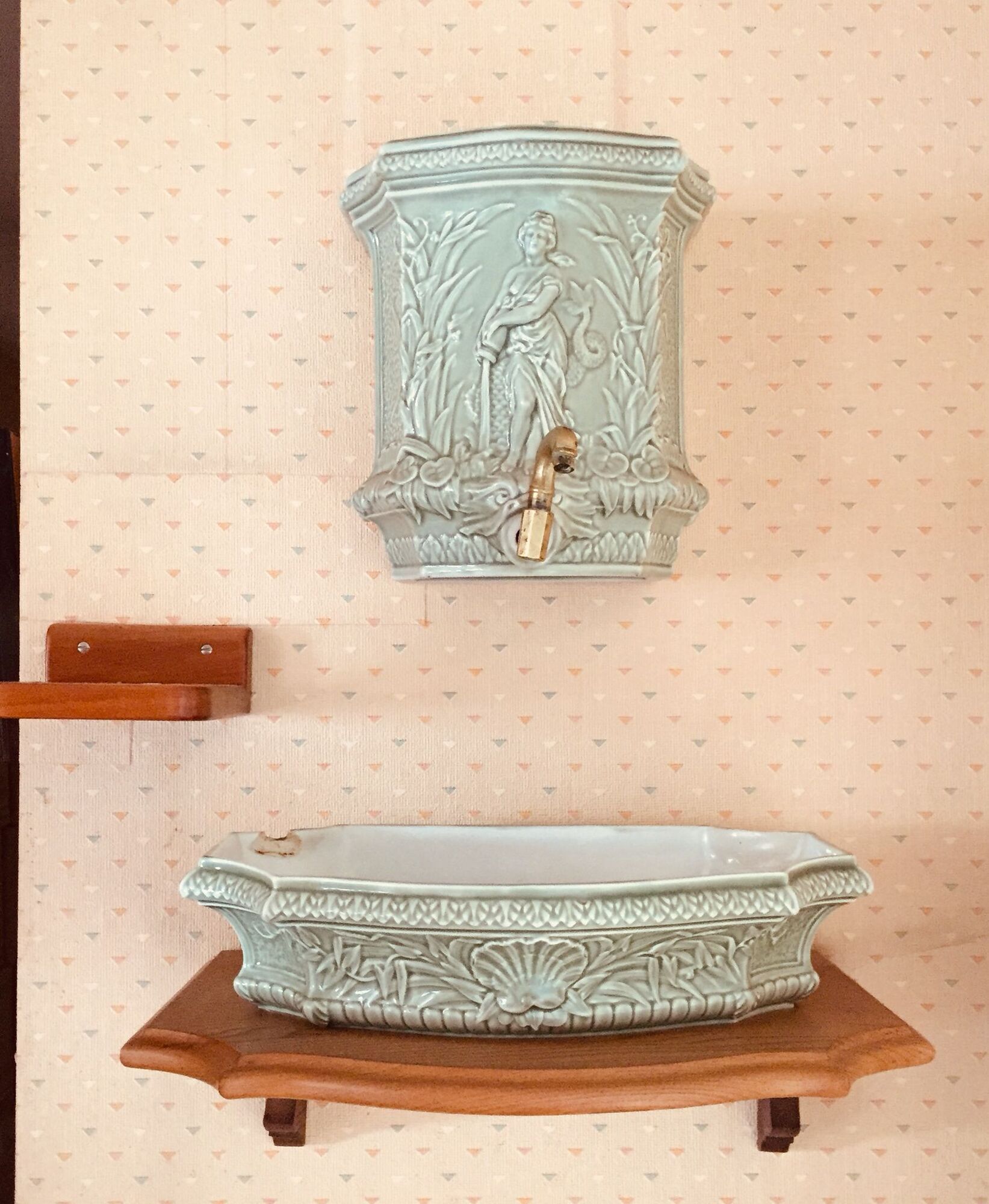 Water green ceramic fountain
