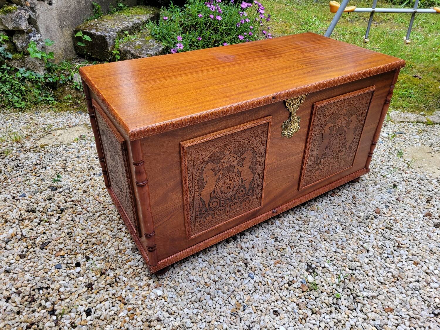 Portuguese chest in solid mahogany