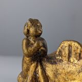 Sculpture Reine et Anges en terre cuite dorée
