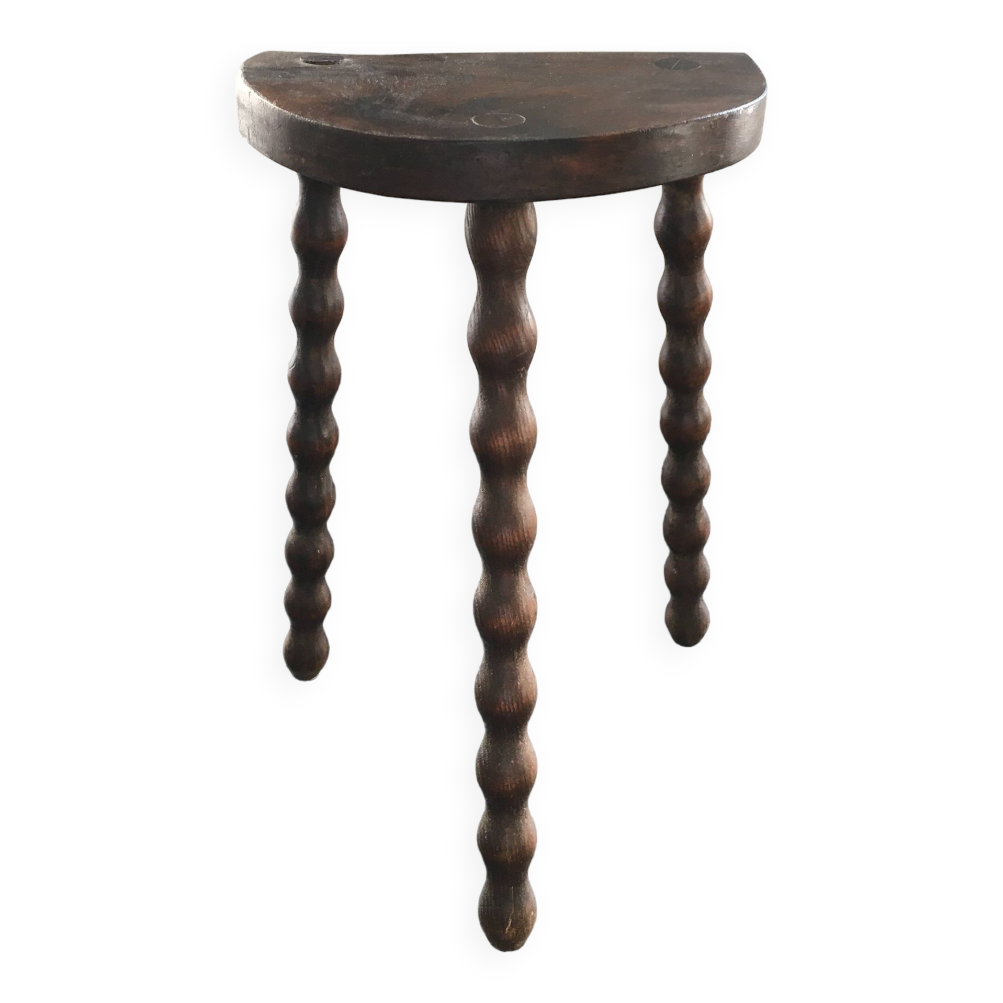 Half-moon tripod stool