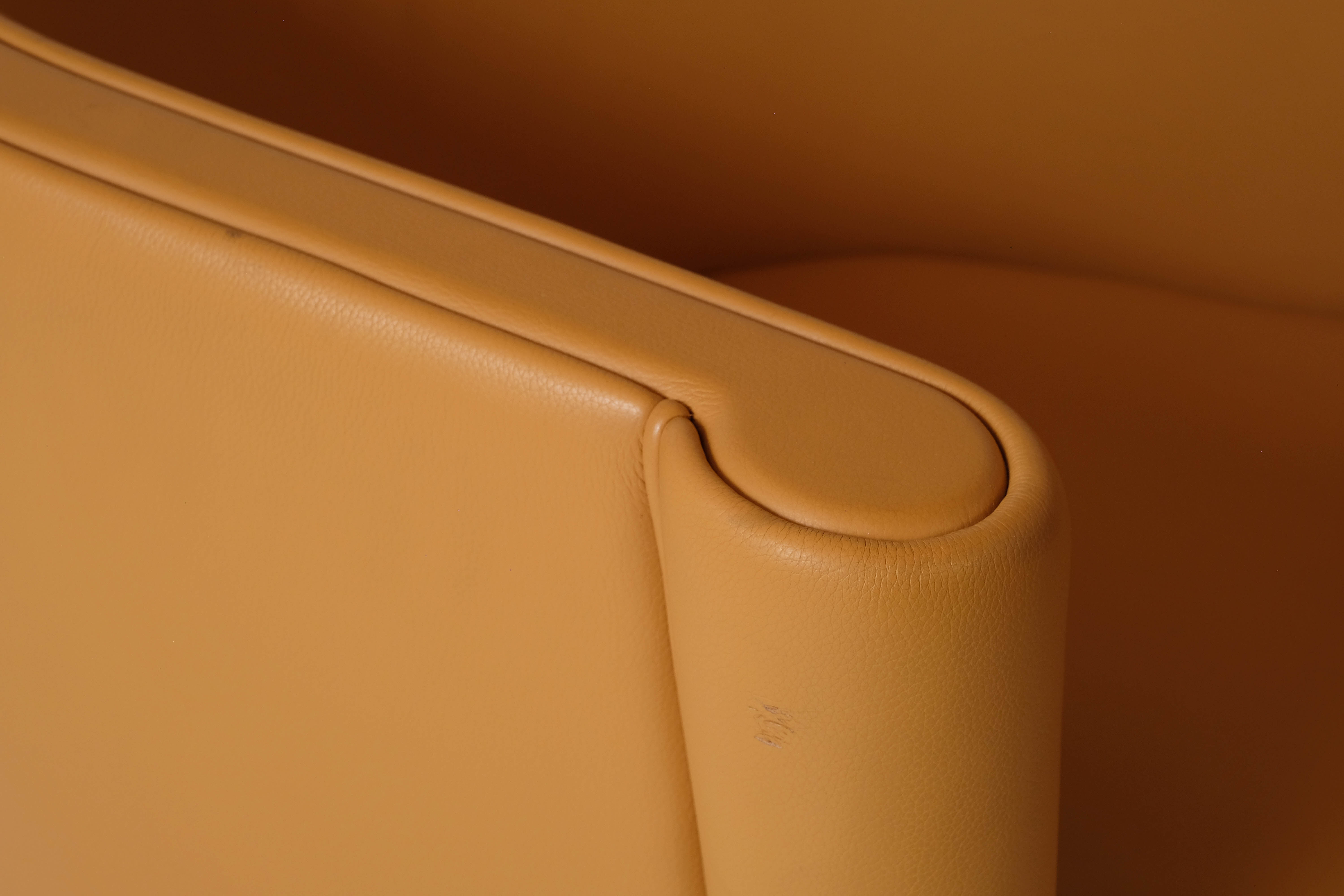 Pair of "Rich" leather armchairs by Antonio Citterio, Moroso edition, 1989