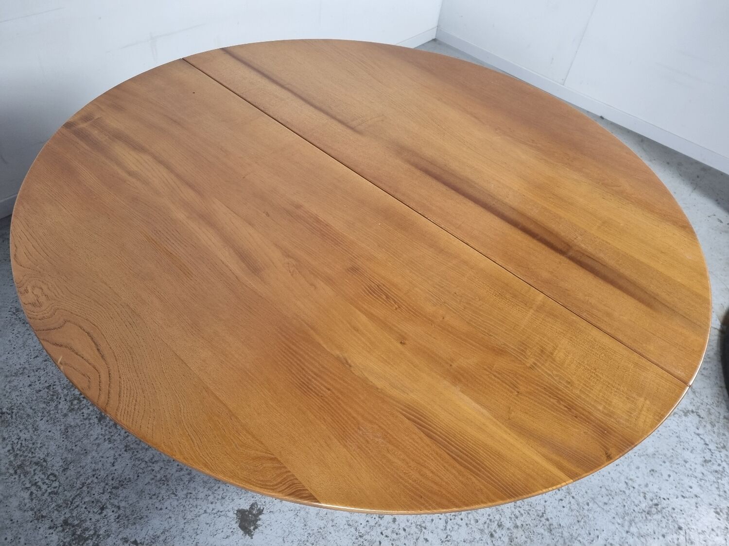 Table à manger en orme de Luigi Gorgoni années 80