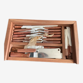 Cutlery box and meat log