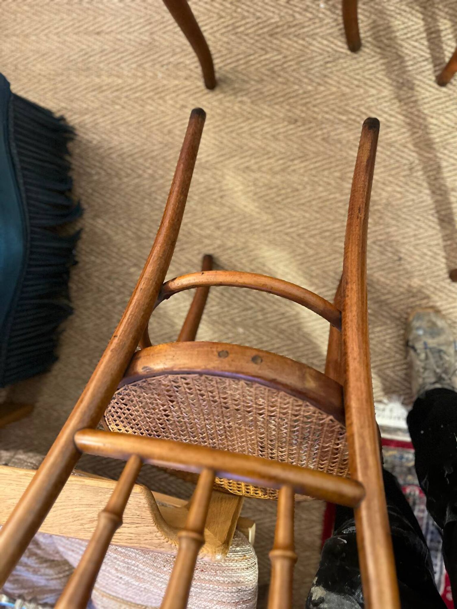 Set of 4 vintage Fischel bistro chairs in curved wood and cane