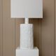 Lampe de table vintage Tommaso Barbi - céramique blanche, effet bambou, Italie années 1970, faite main, style Hollywood Regency, lampe de chevet rétro