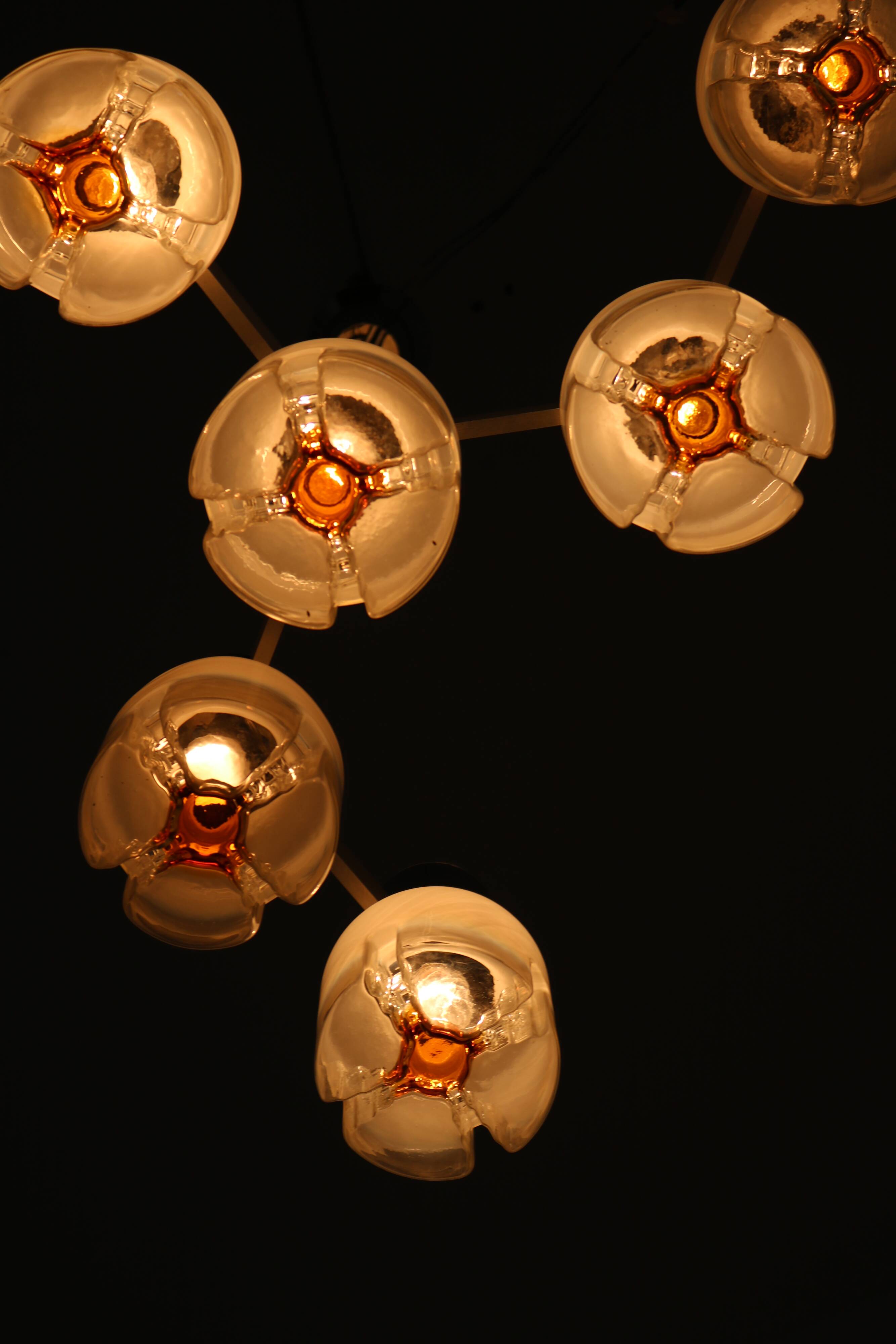 Lustre à trois bras en verre soufflé et métal produit par Mazzega,