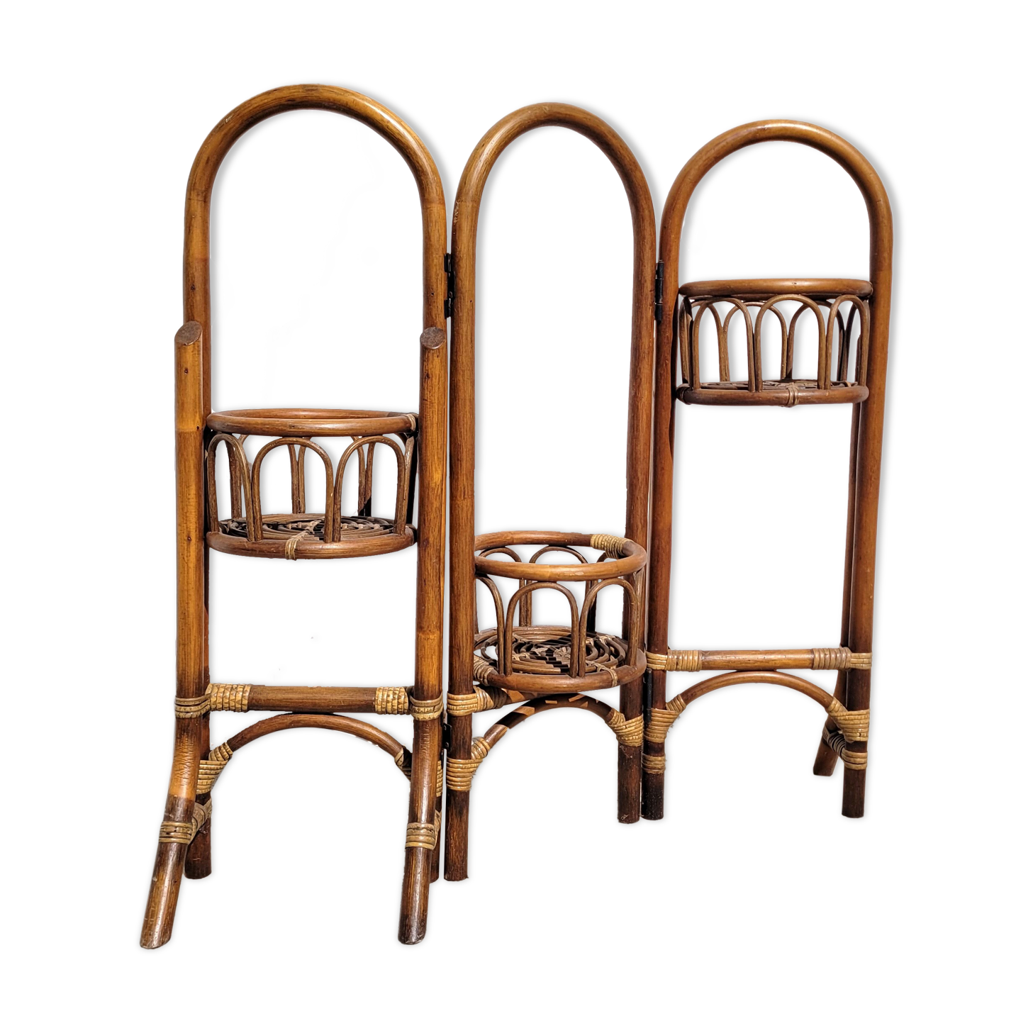 Foldable rattan plant holder