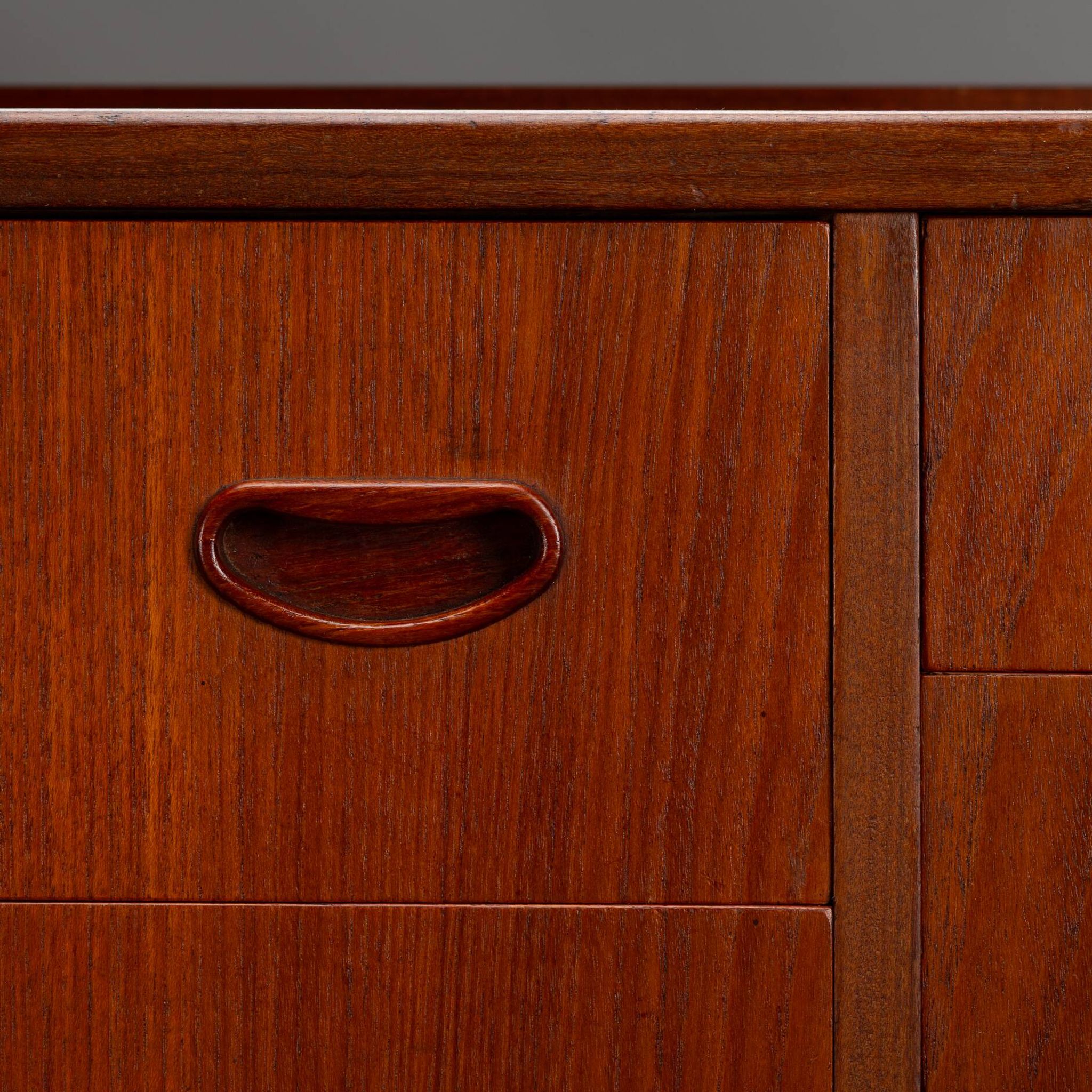 Vintage vanity dressing table