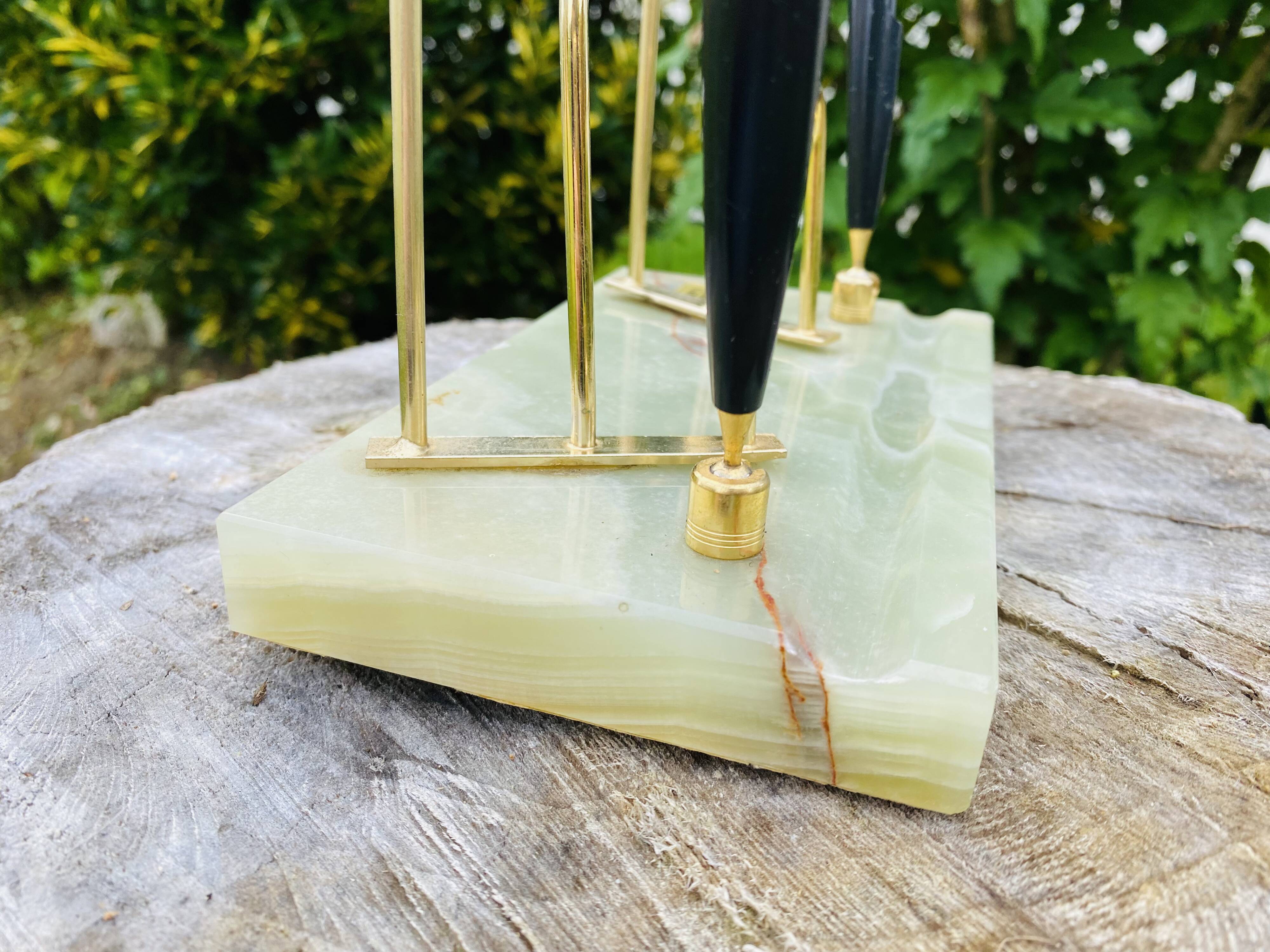 Letter holder, onyx mail rack