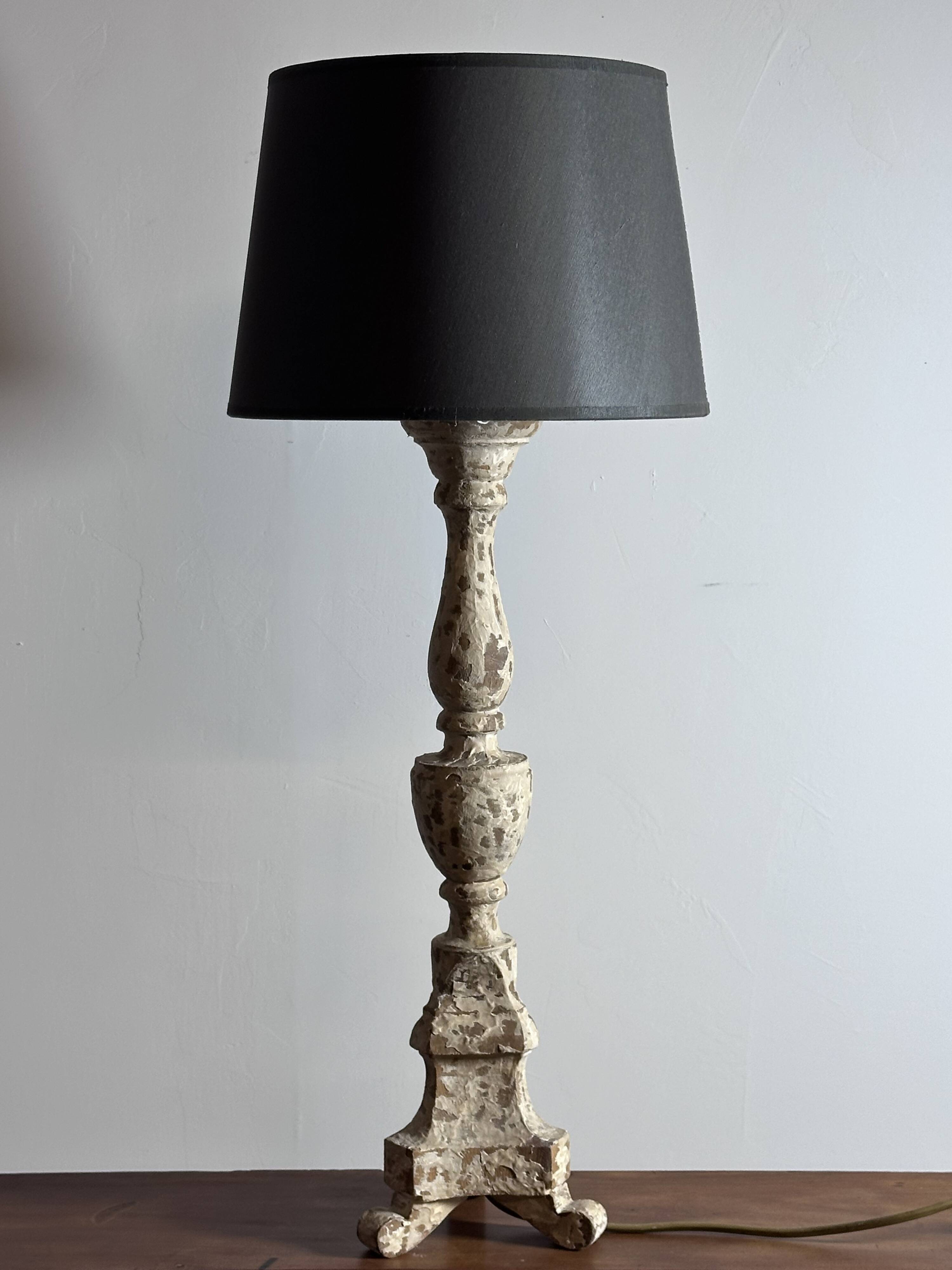 Lampe en bois patiné Shabby chic