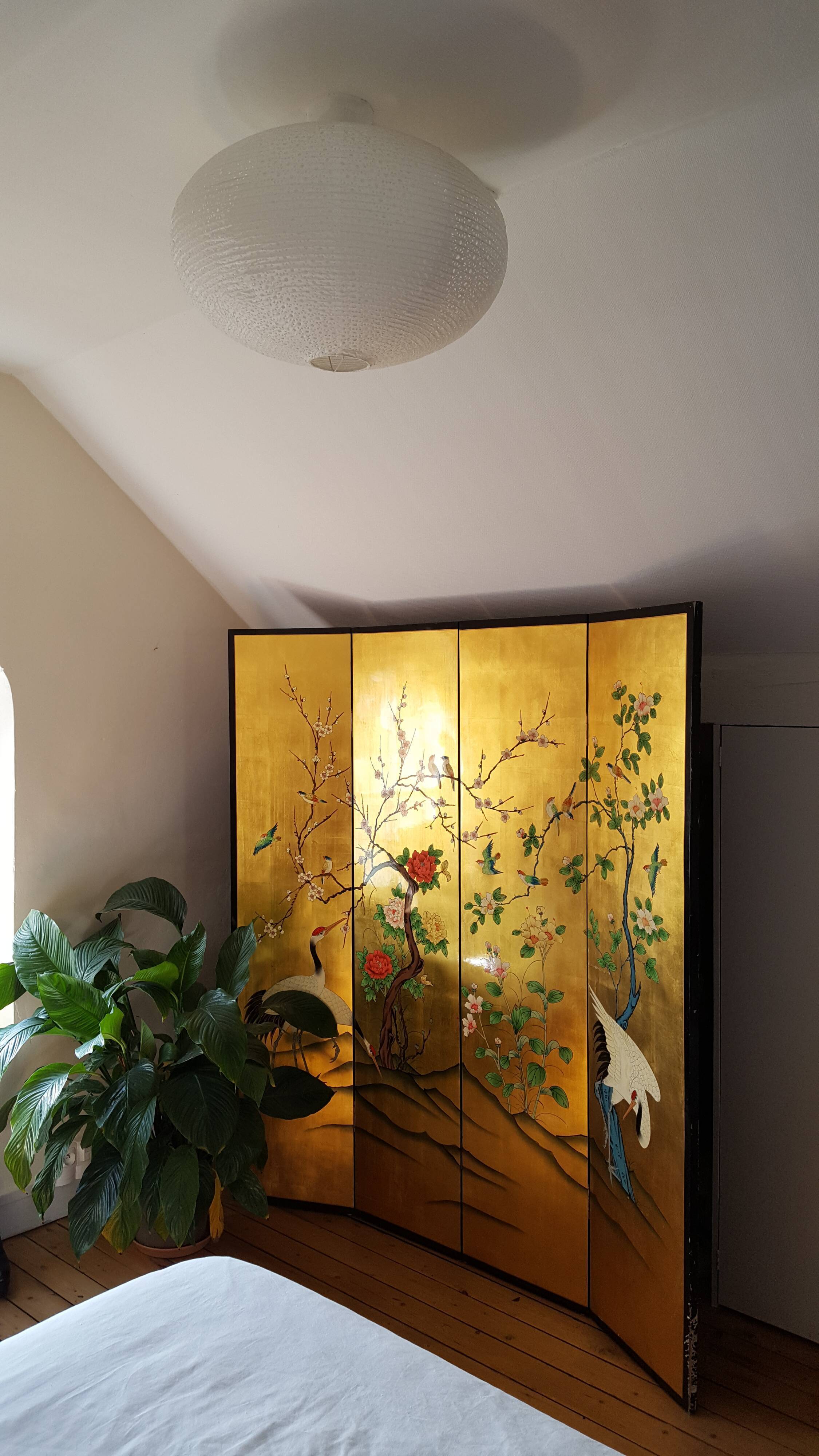 Black and gold lacquered Chinese screen with bird decorations, 4 panels