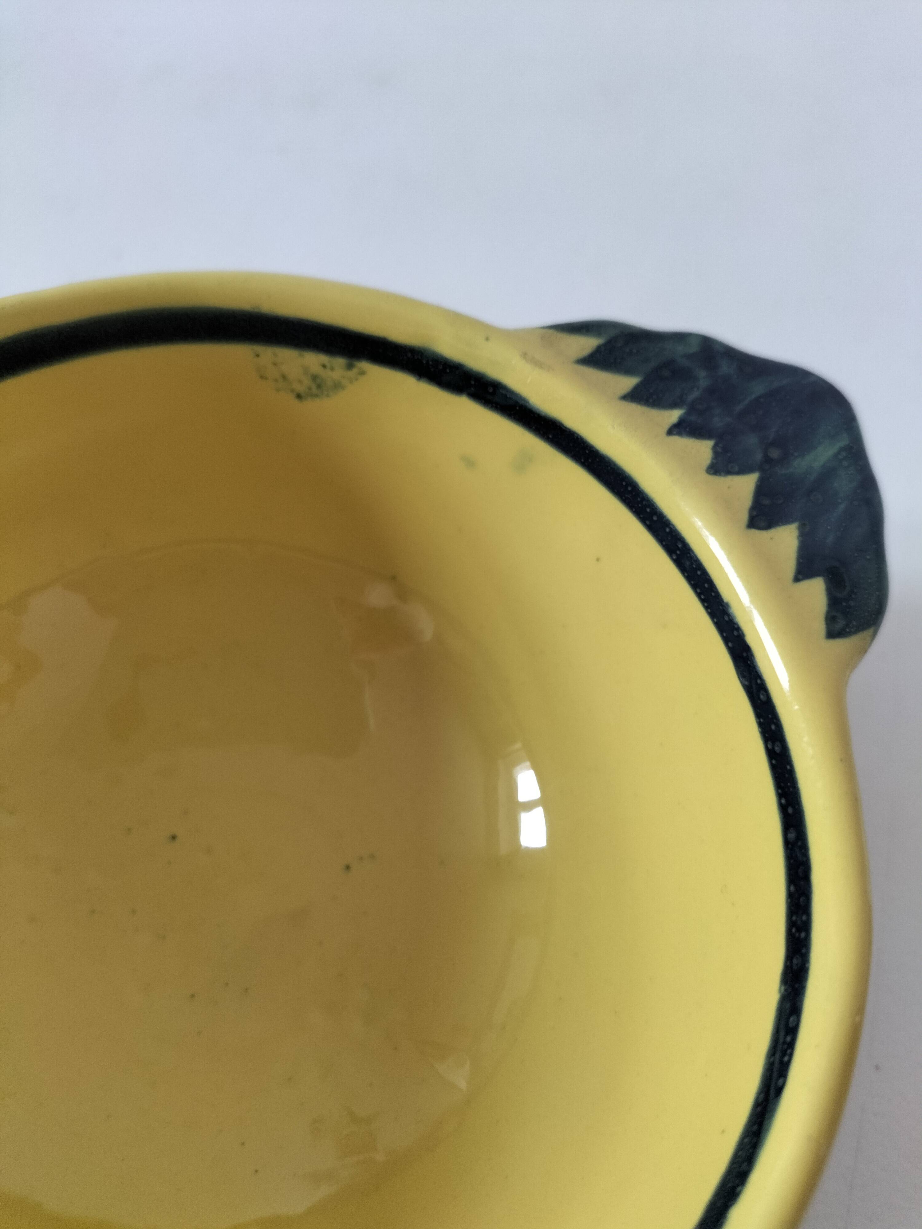 Breton bonbonnière Quimper Henriot – Hand-painted earthenware