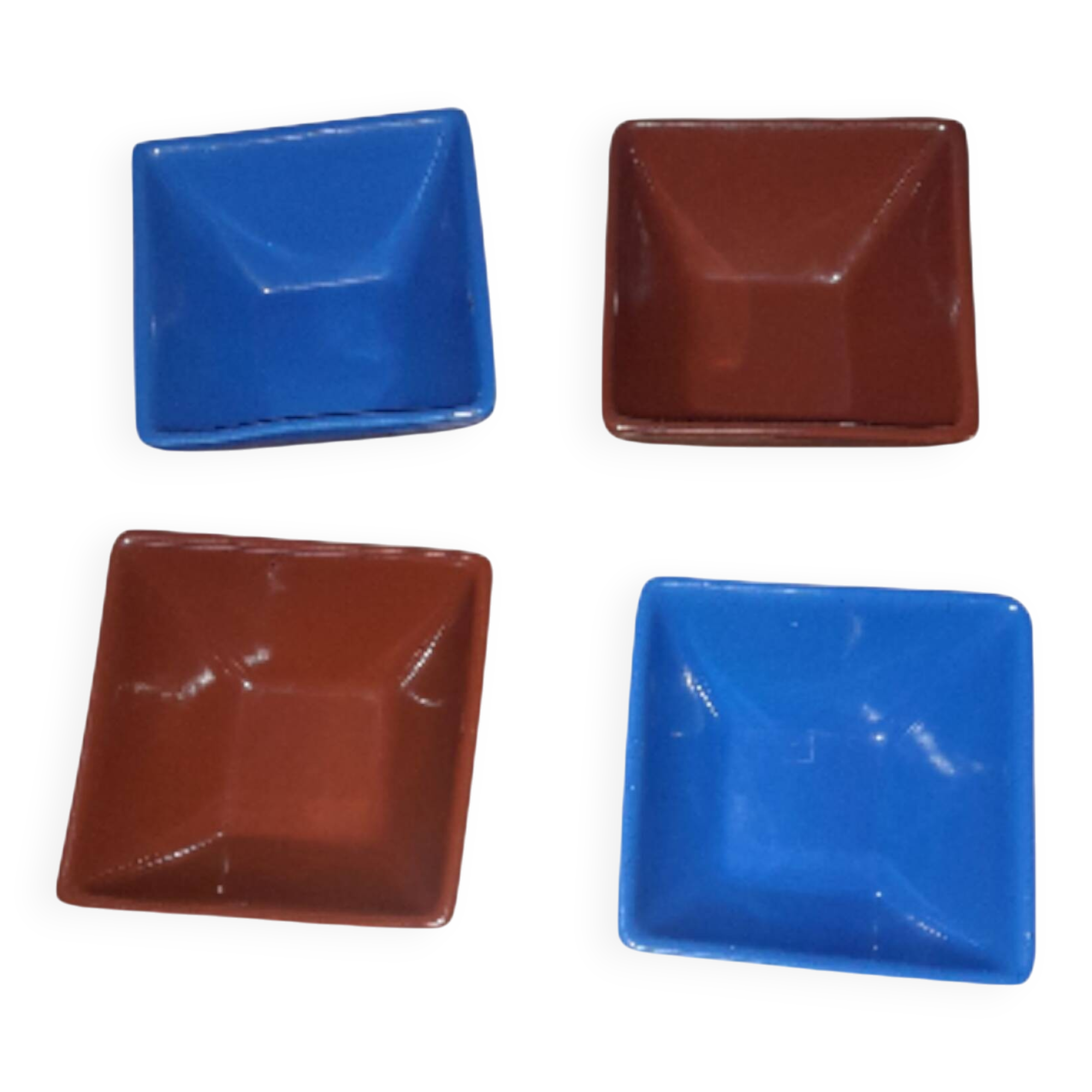 Set of 4 small ceramic bowls