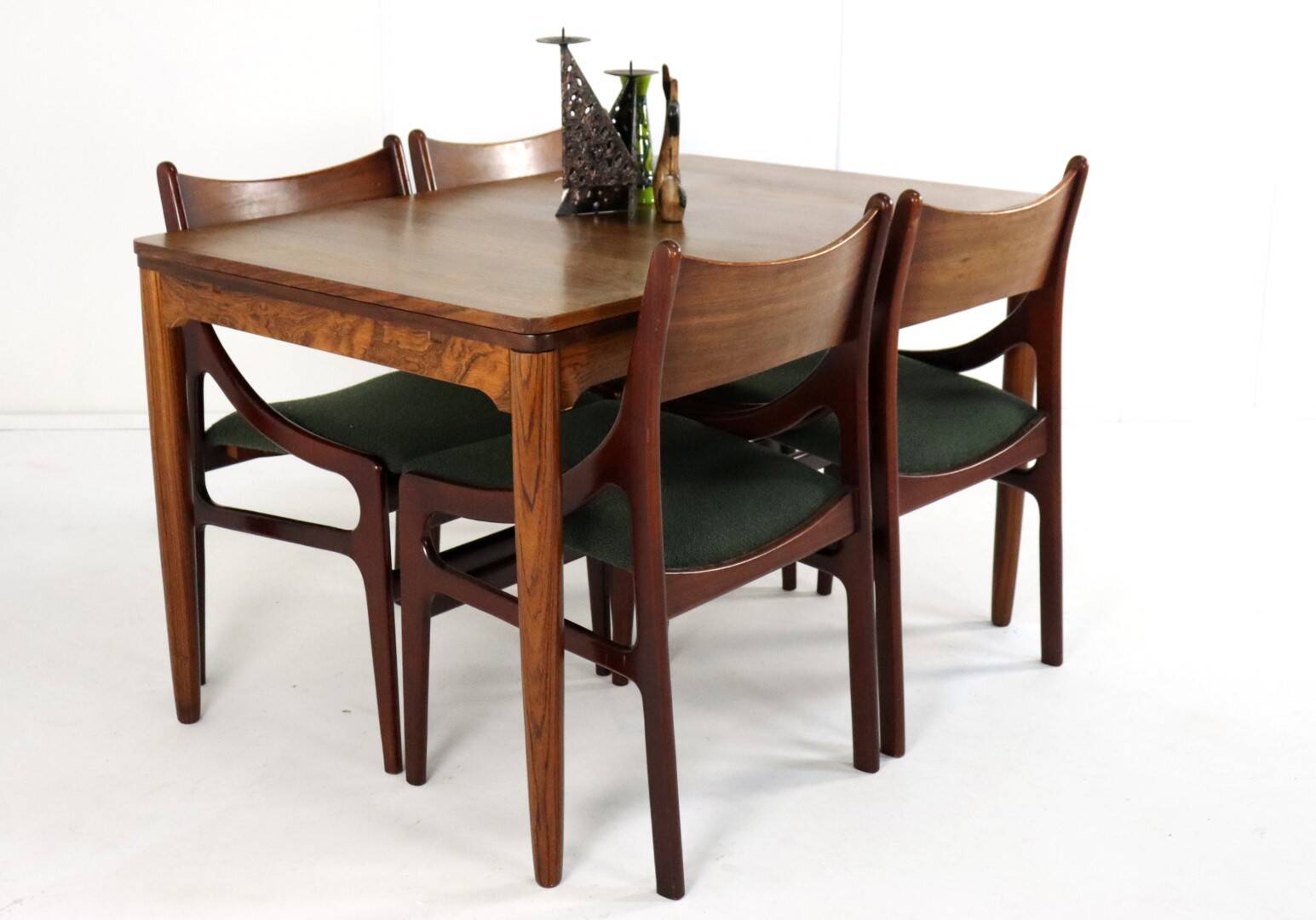 Extendable rectangular dining table in rosewood 'Emmedingen'