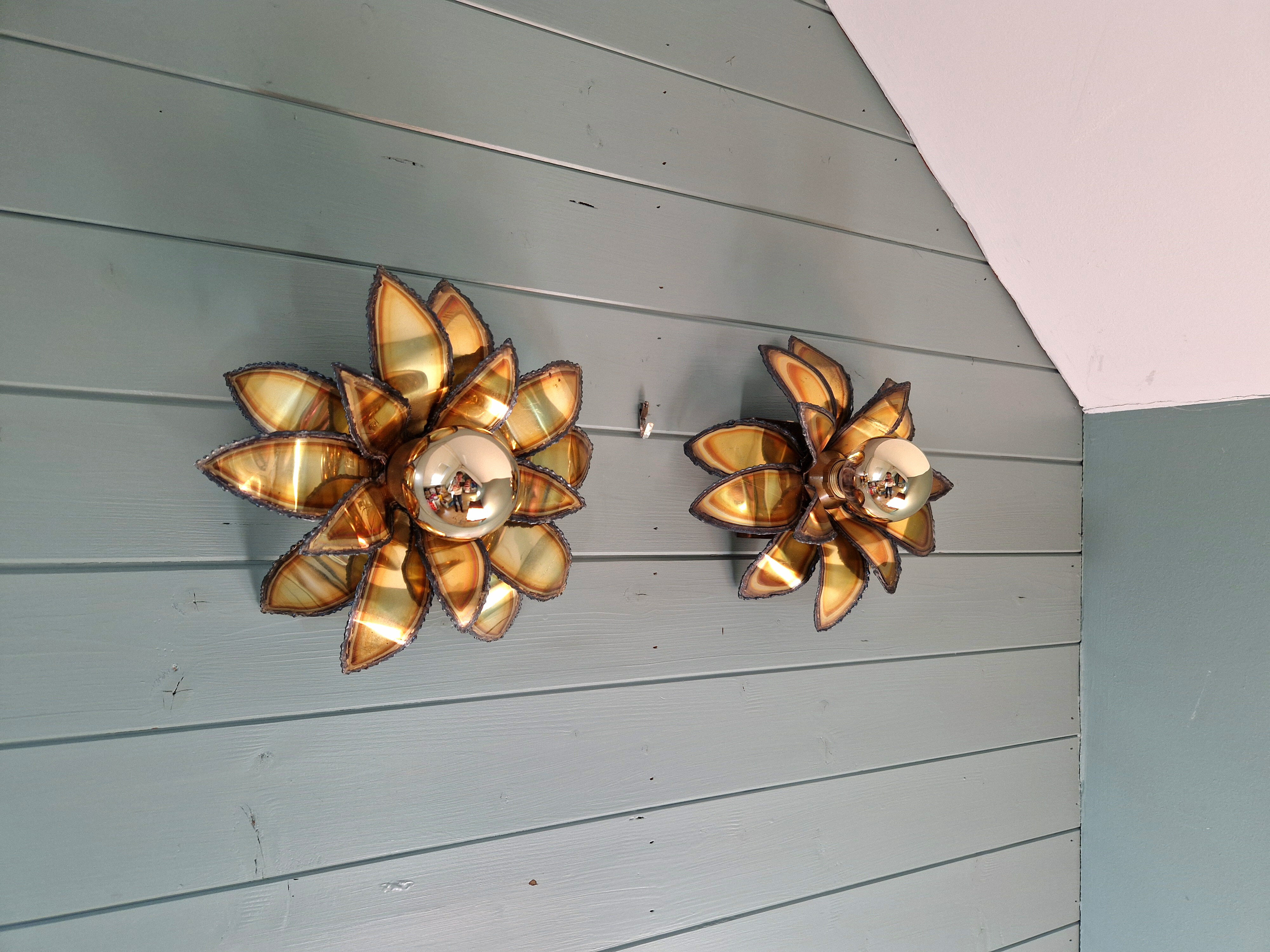 Pair of floral wall sconces in brass, Maison Jansen, 1970