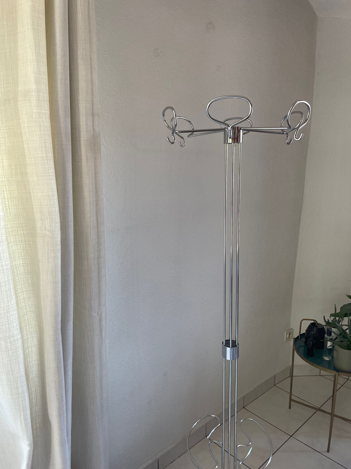 Vintage chrome coat rack – Isao Hosoe