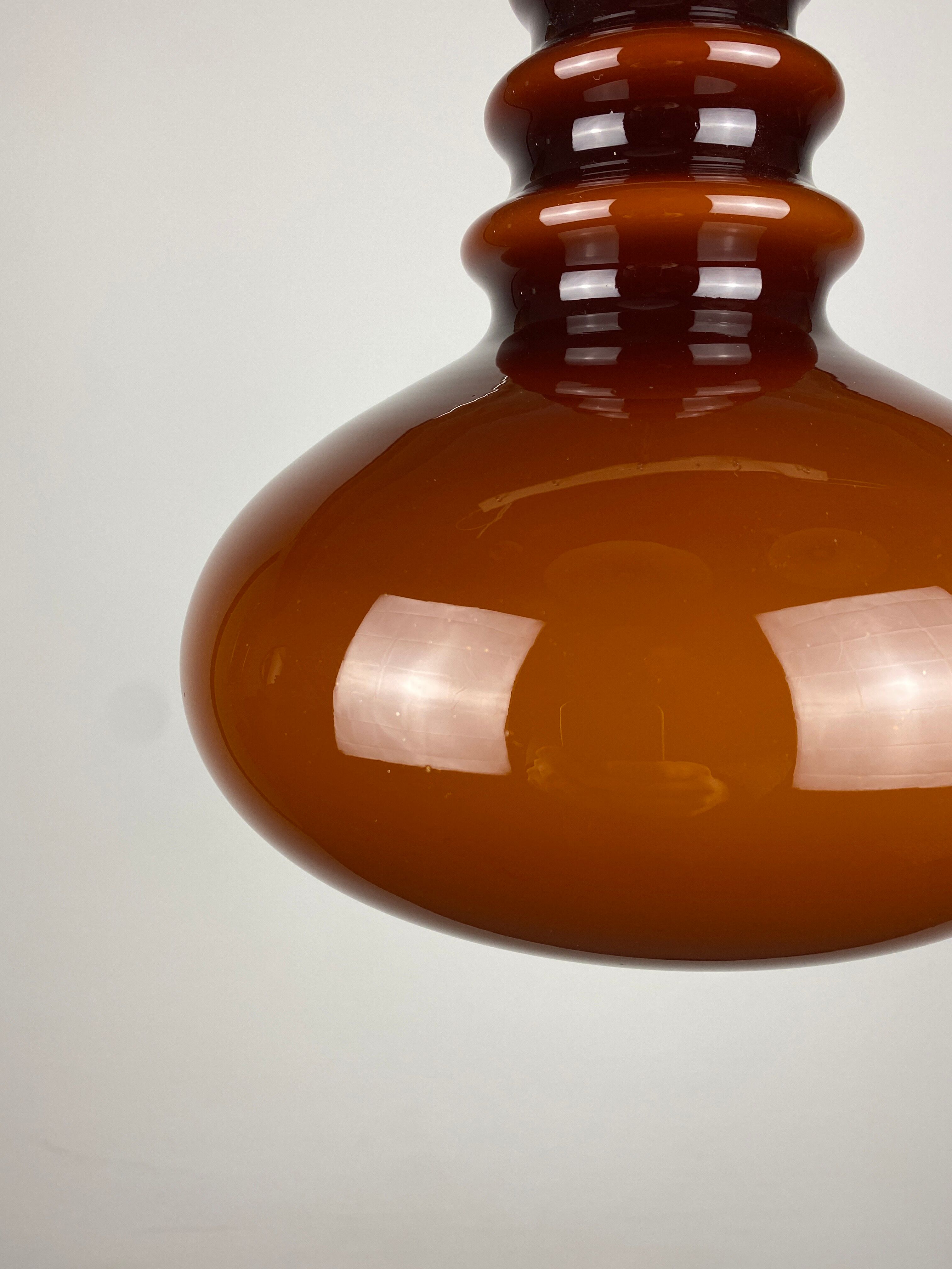 Suspension en verre brun foncé par Peill et Putzler 1960