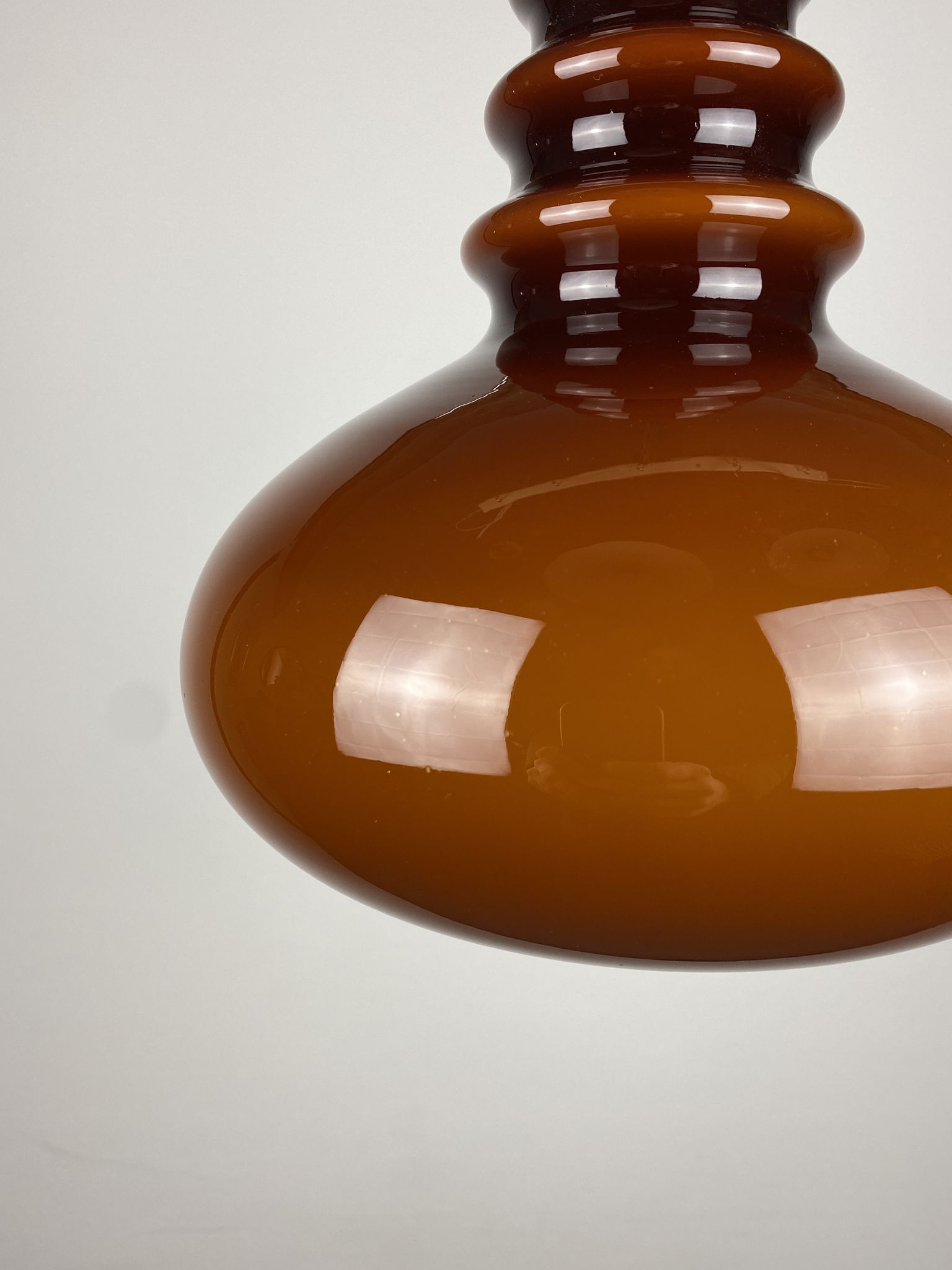 Suspension en verre brun foncé par Peill et Putzler 1960