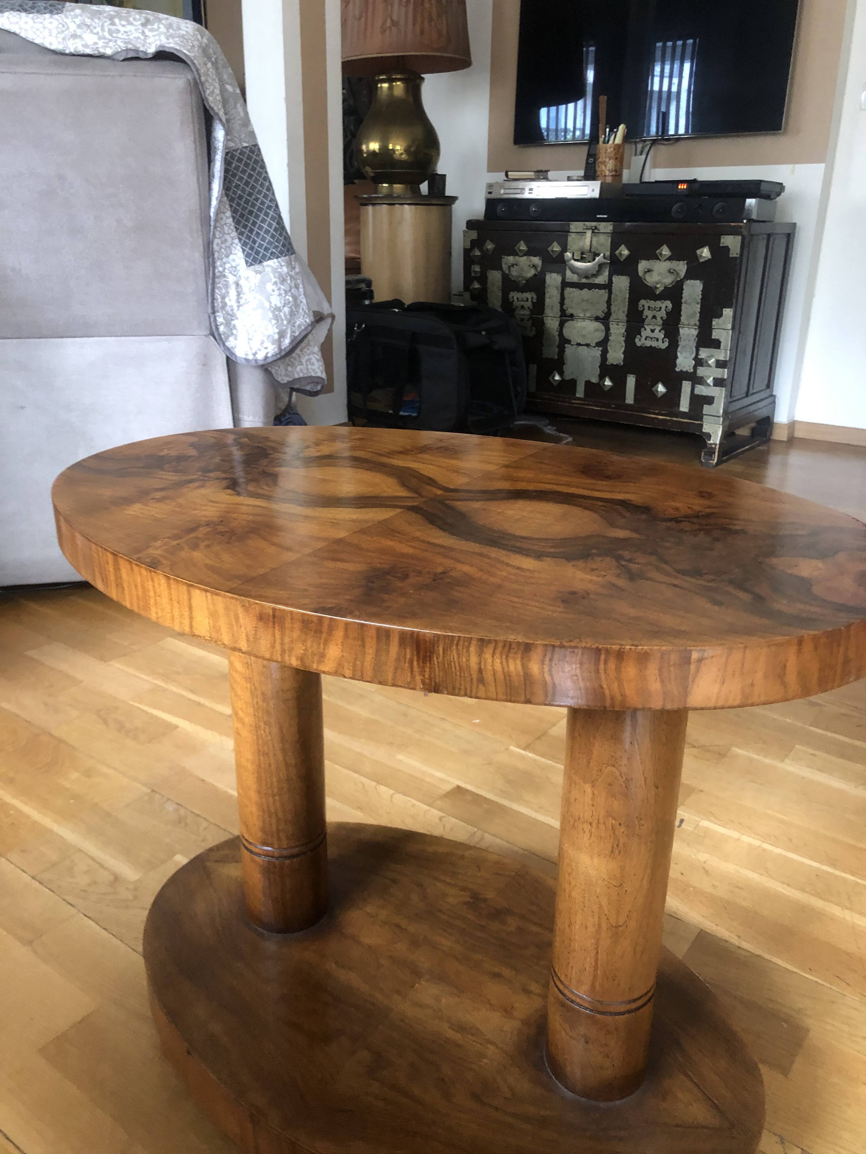 Pretty little Art Deco side table.