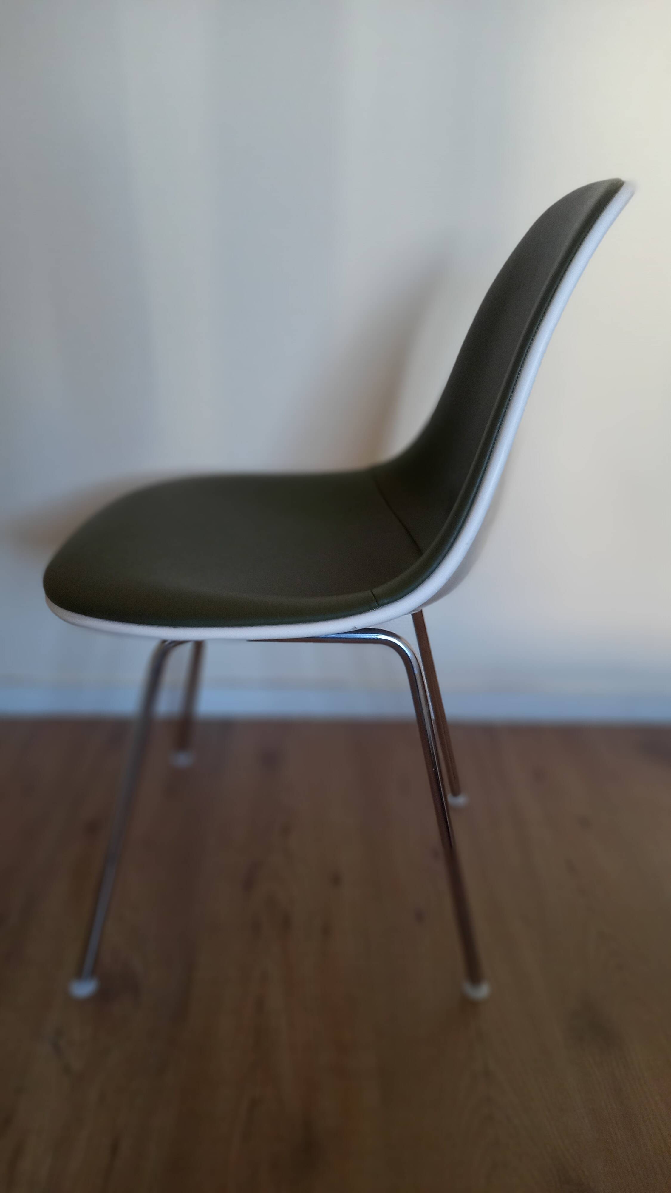 DSX chair by Eames Herman Miller edition