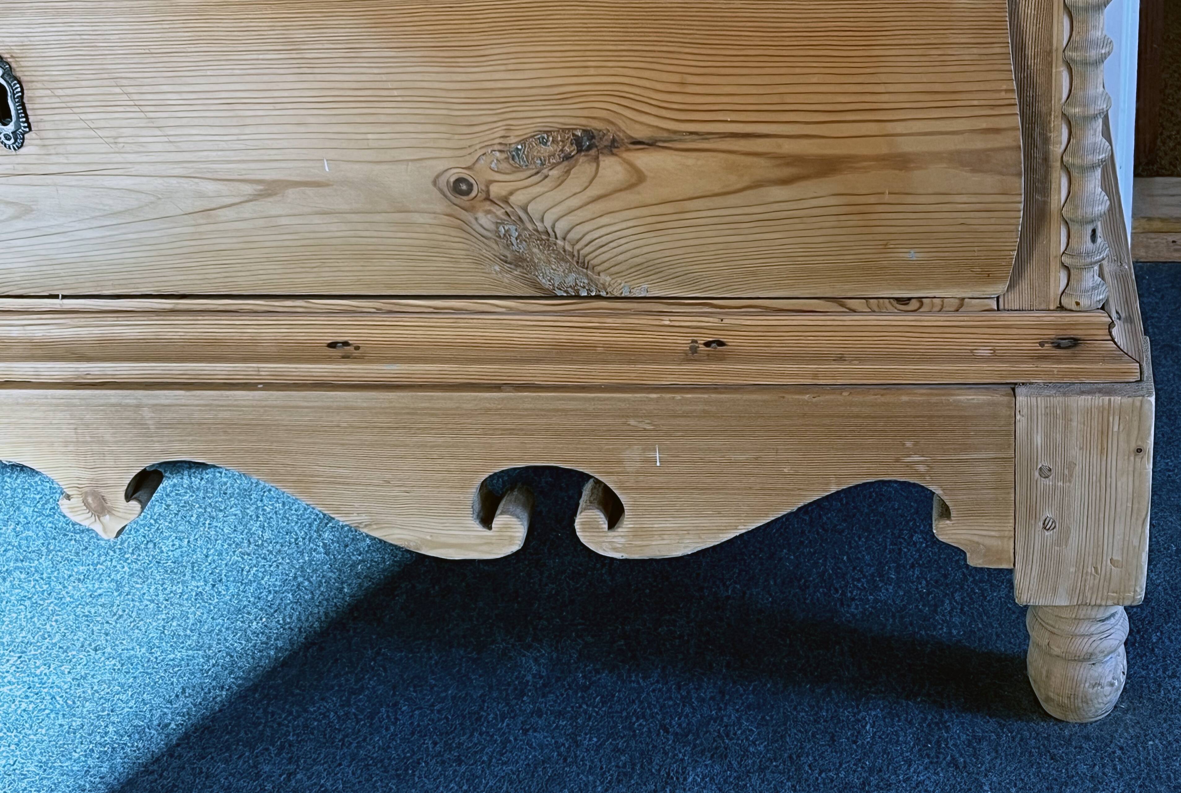 Large 19th century Scandinavian pine chest of drawers