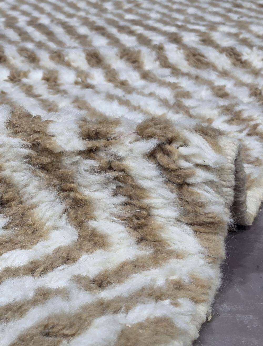 Contemporary Berber Rug - 306 x 250 cm