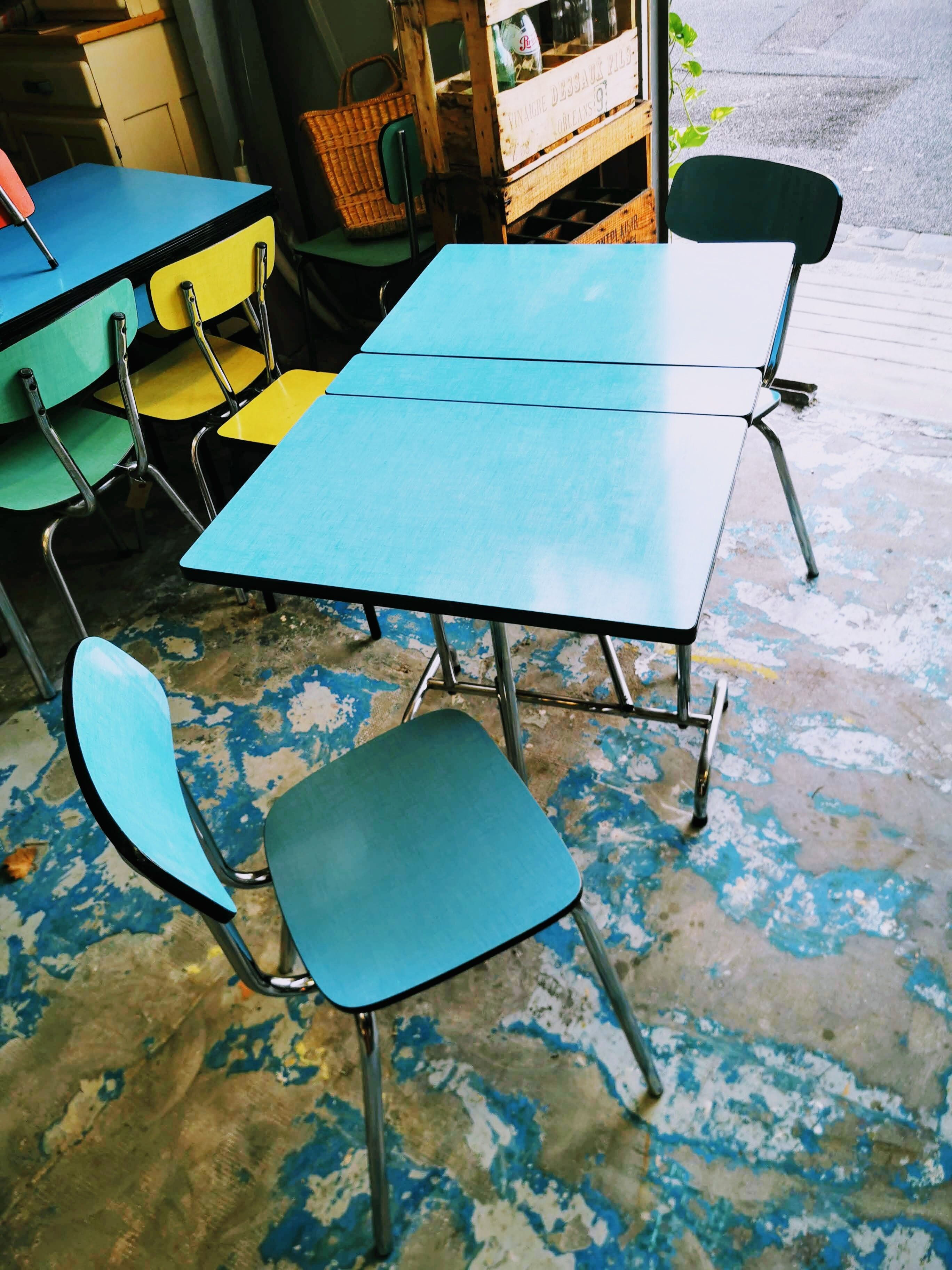 Shapeica folding table