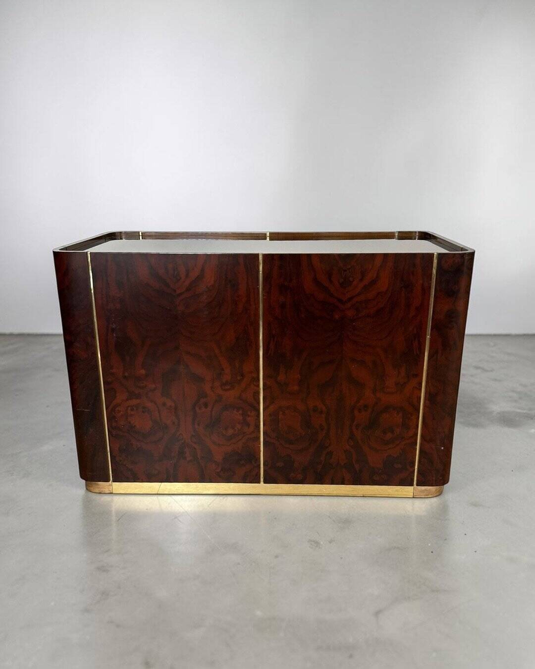 Dry bar in walnut and brass with a mirrored top, Italy 1970.