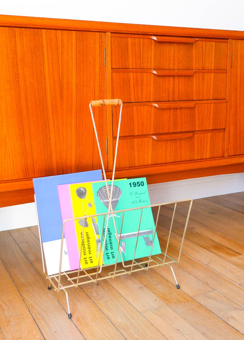 Magazine rack in gilded brass and bamboo handle, 1950