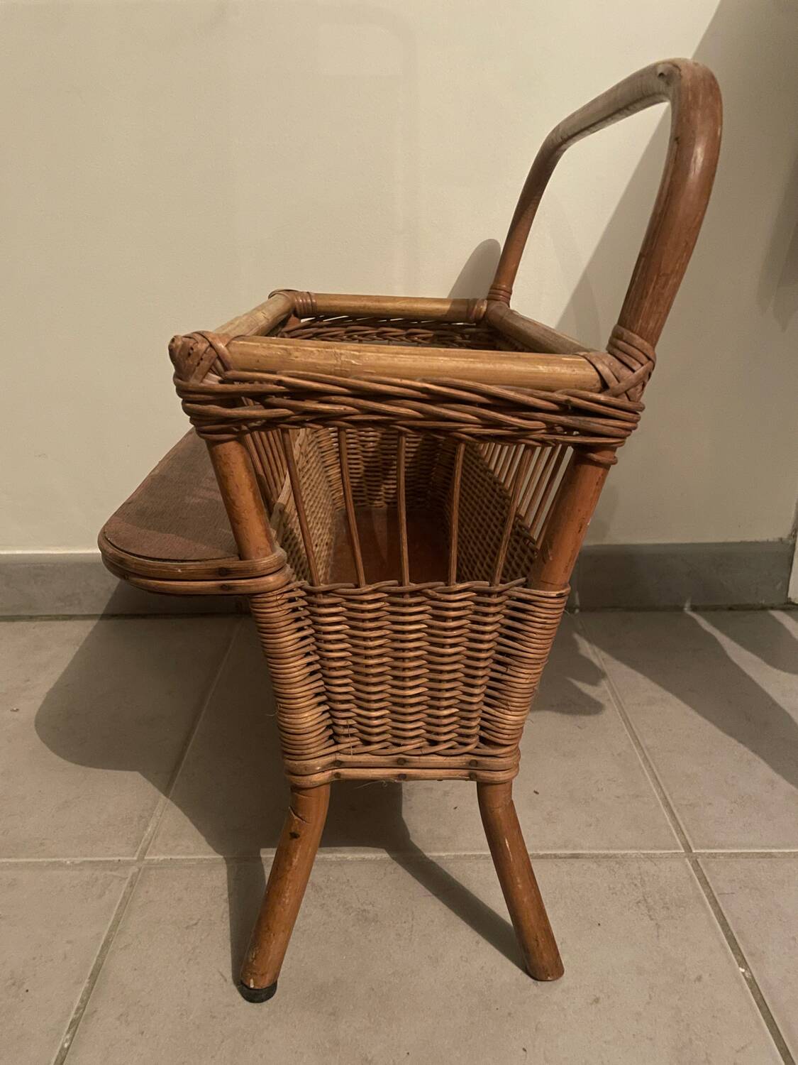 Vintage rattan magazine rack with side shelf - Bohemian style