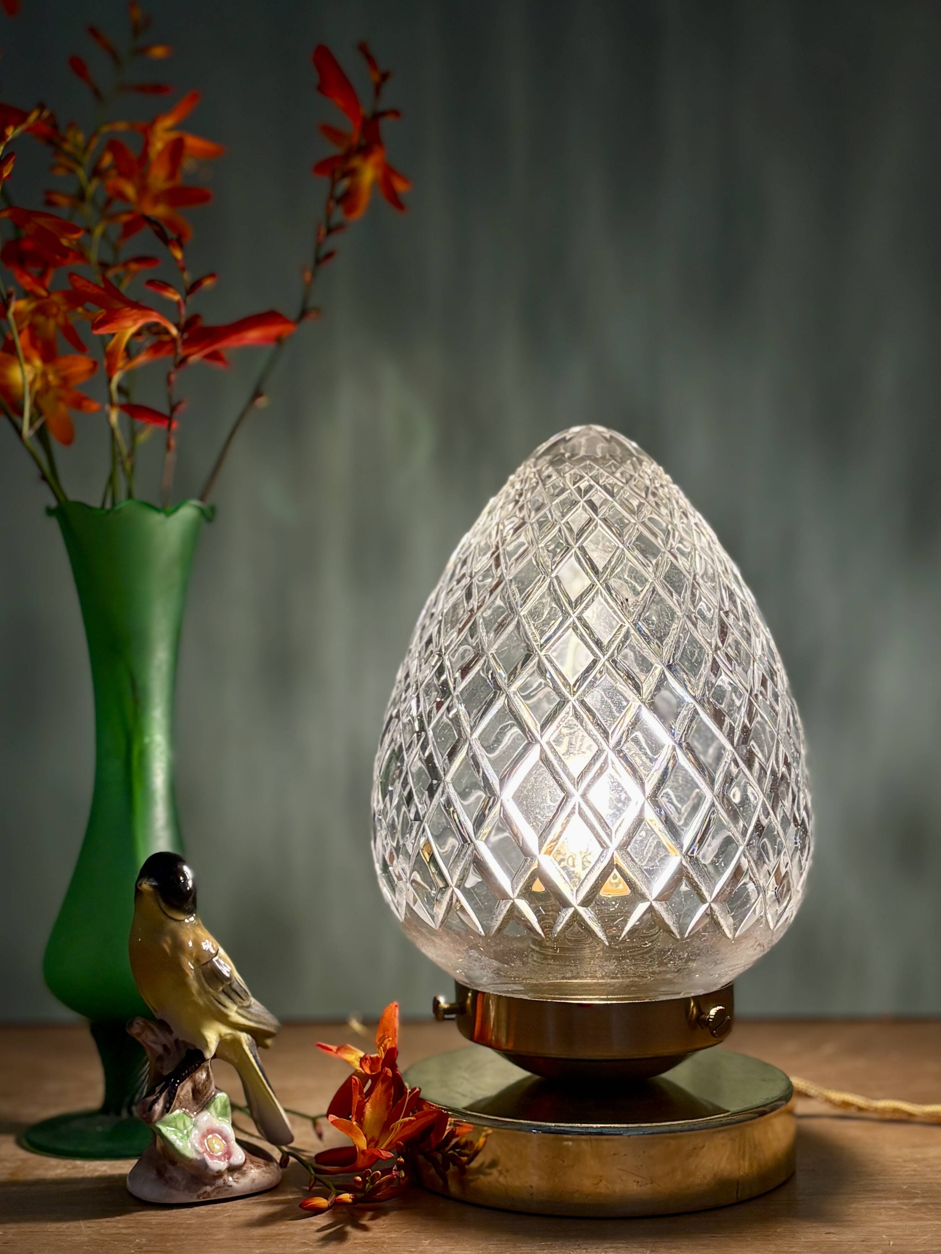Lampe à poser globe vintage en verre ciselé