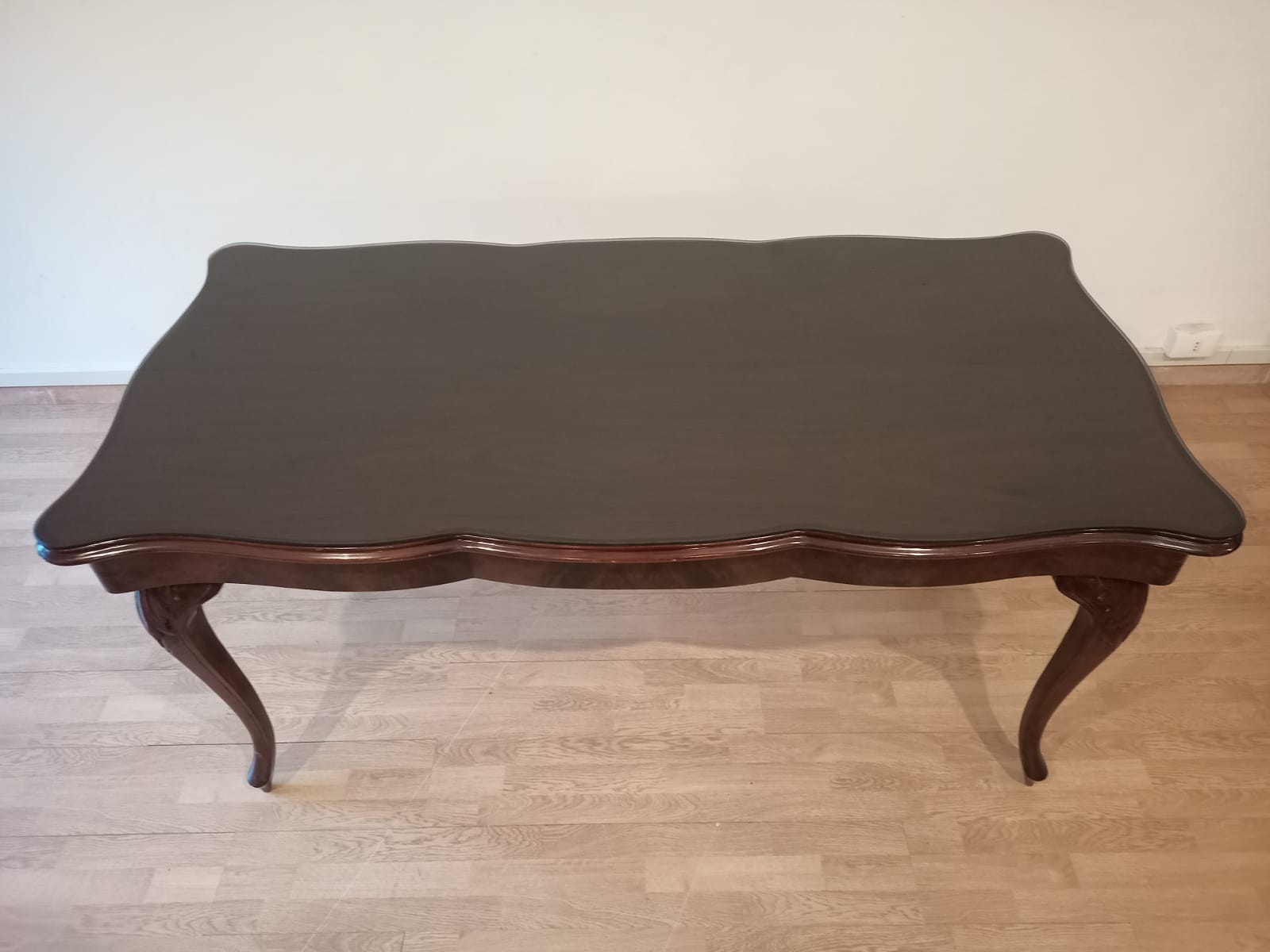 Chippendale mahogany table XXth with walnut piano in smoked tempered glass