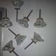 7 anciens boutons de meuble en verre épais transparent