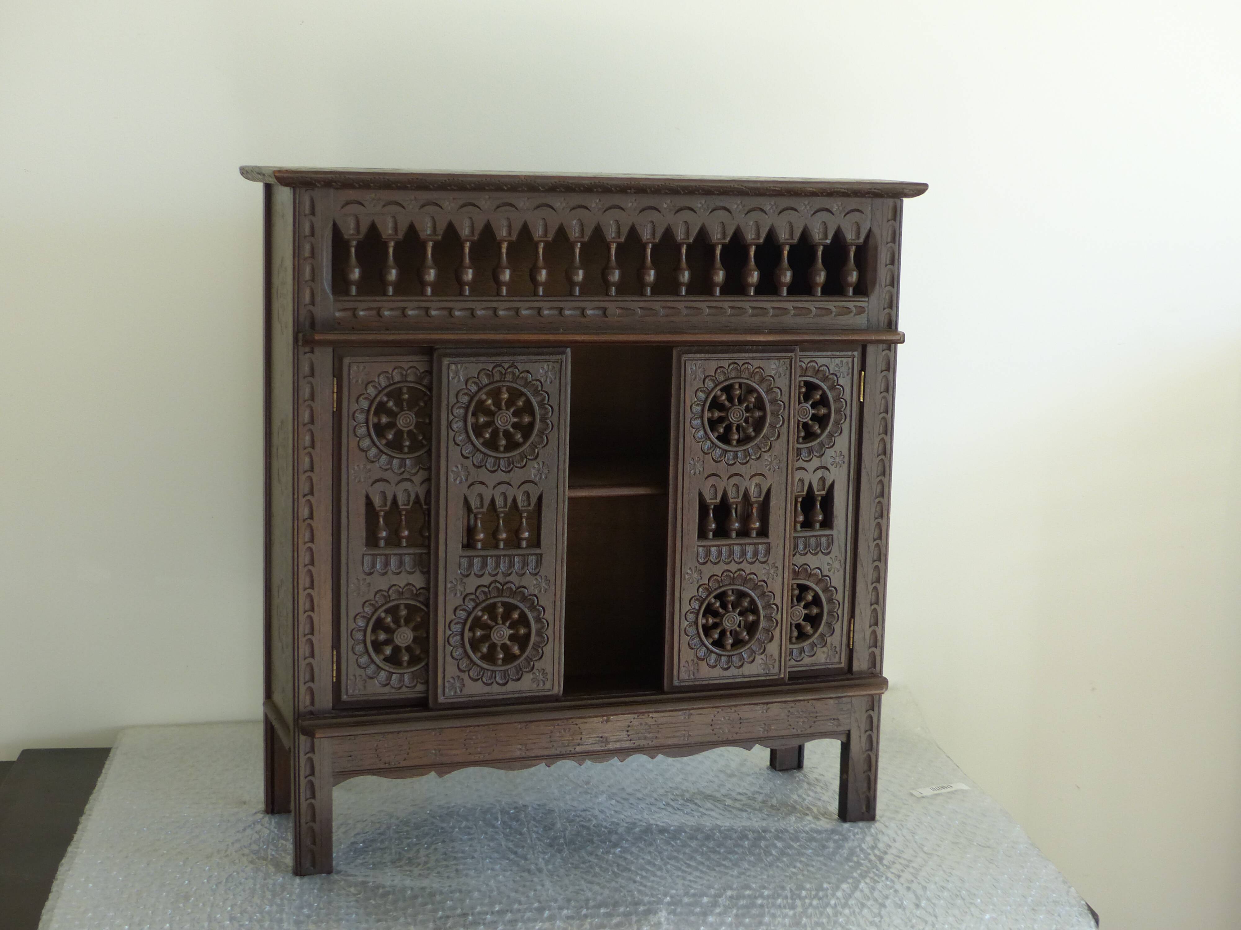 Breton enclosed bed, doll furniture.