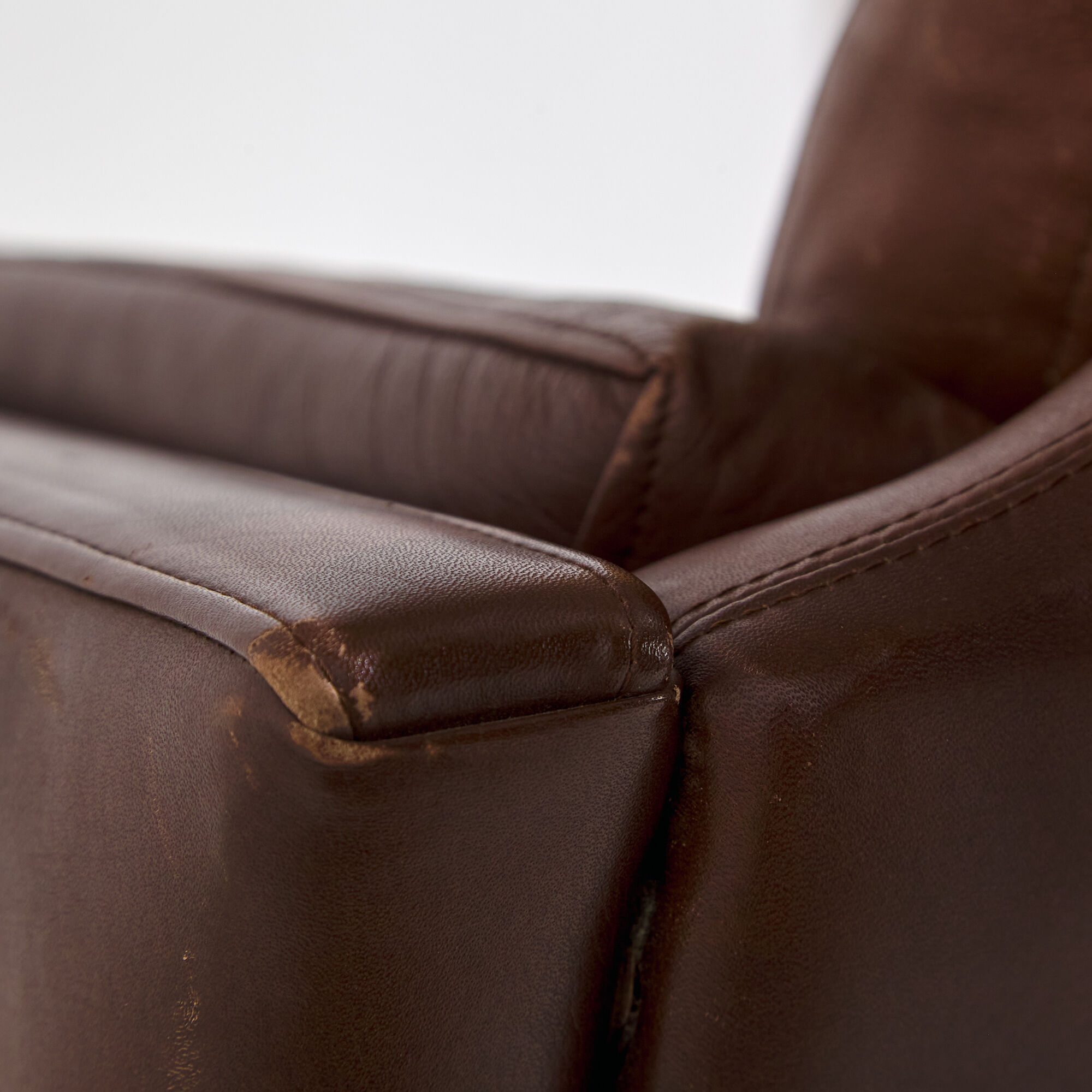 Three-seater leather sofa