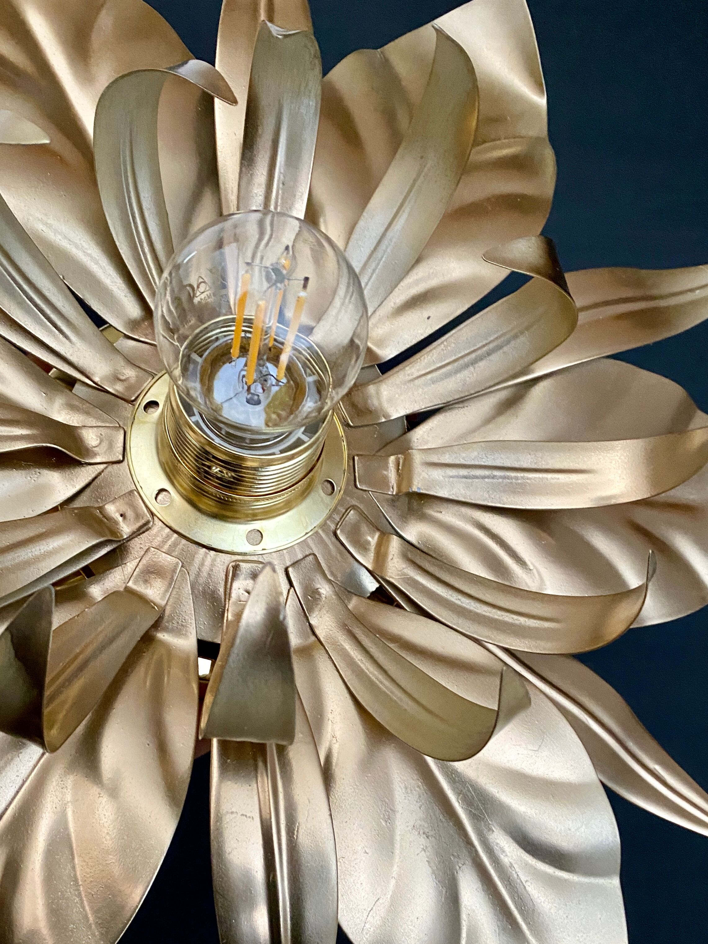 Vintage wall lamp golden leaves