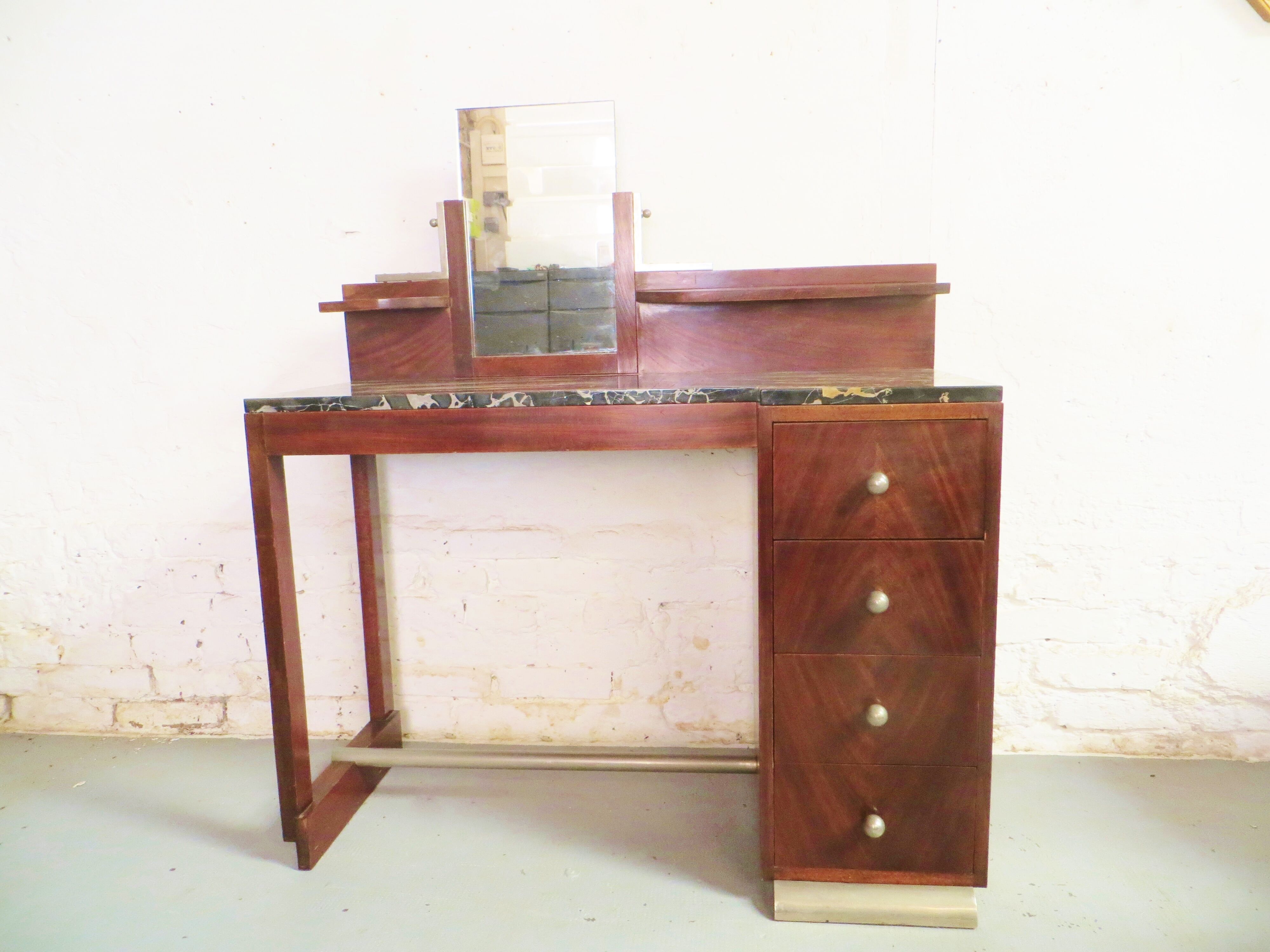 Hairdresser art deco years 30