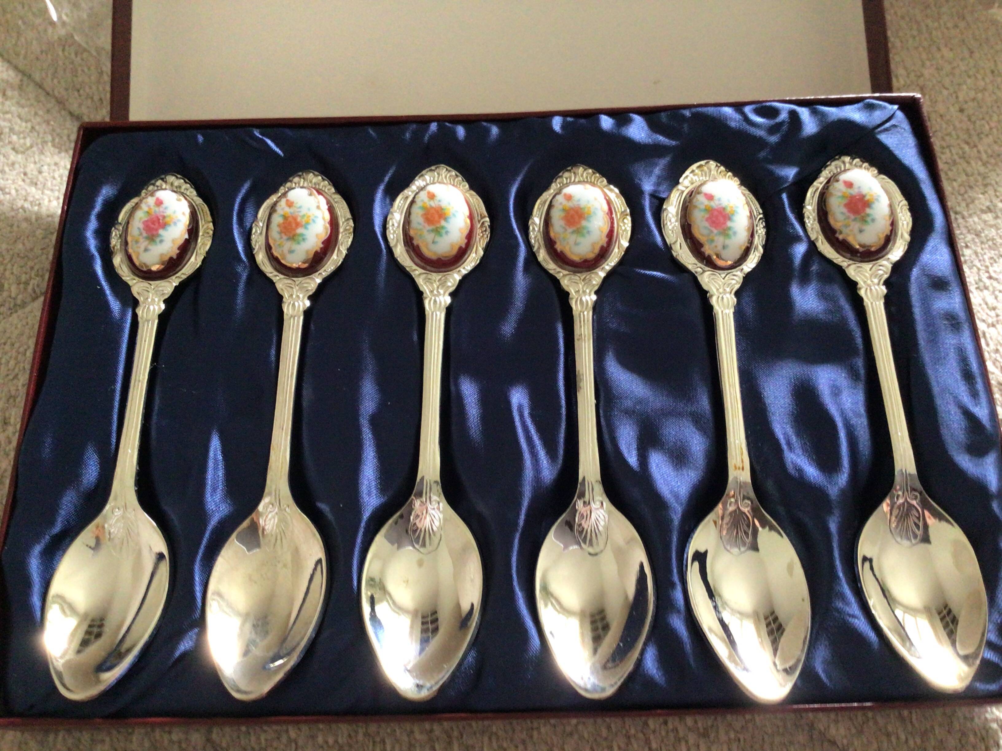 Small spoon medallion