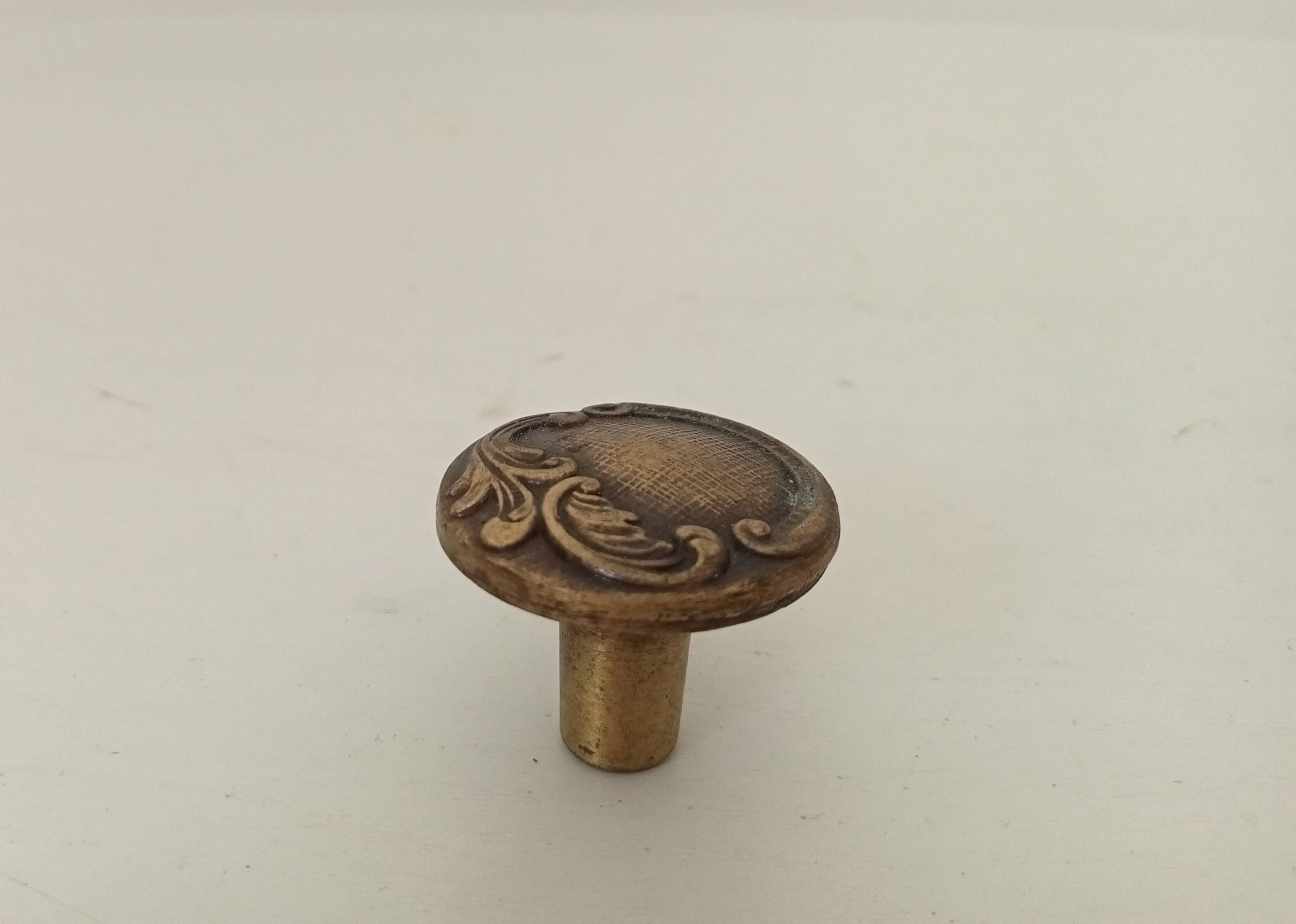 Poignée de meuble ancienne art nouveau en laiton ciselé