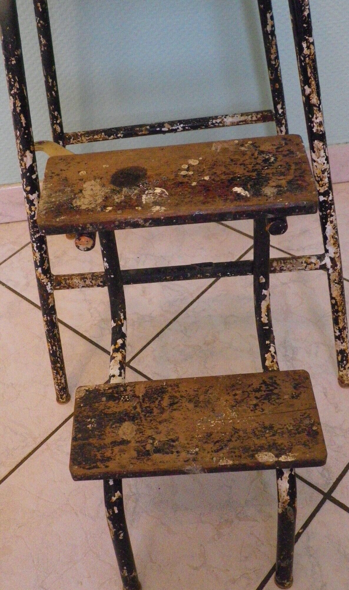 Workshop stepladder, retractable steps, antique, metal and wood, patina look