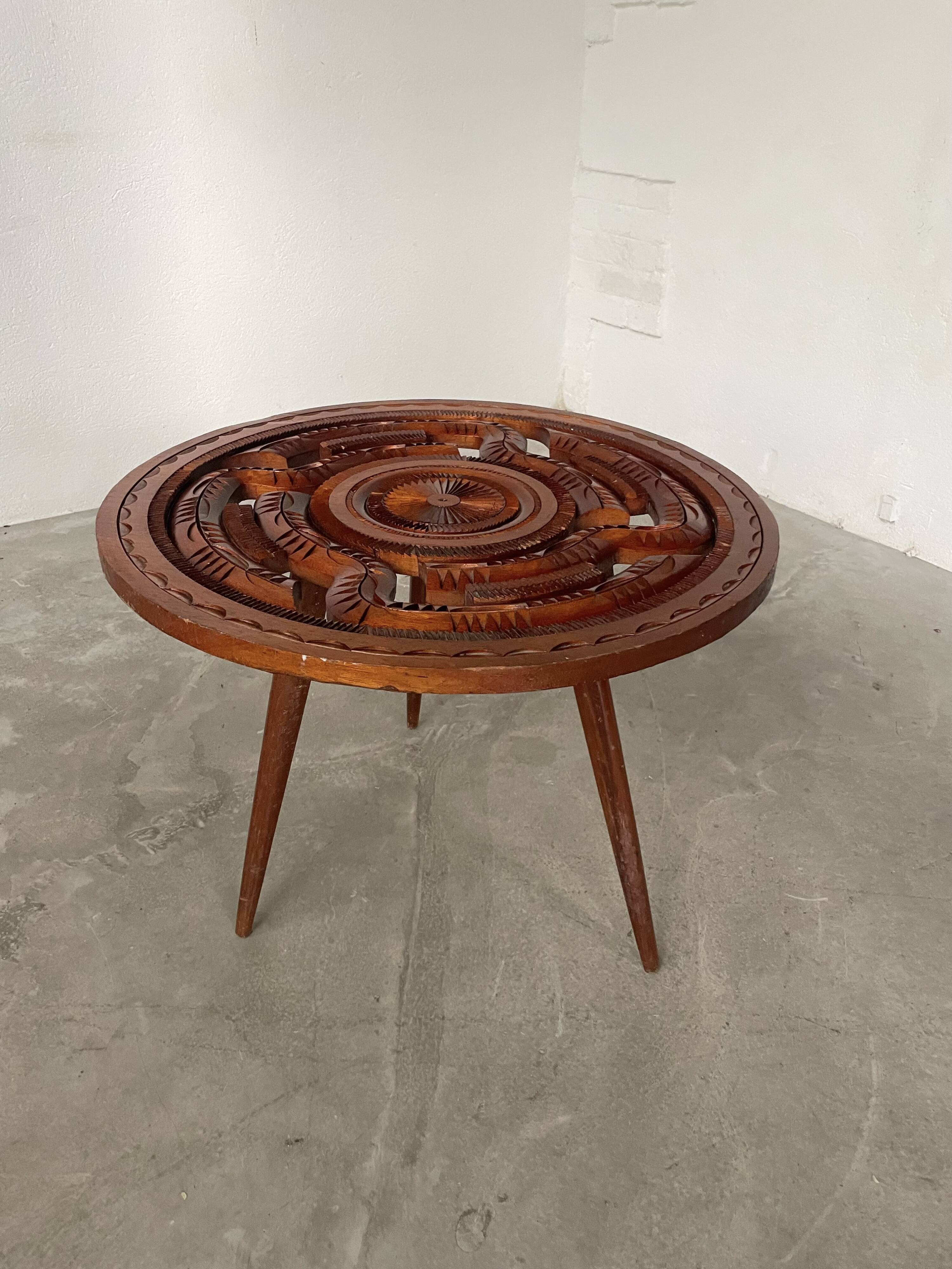 60s tripod coffee table in chiseled wood