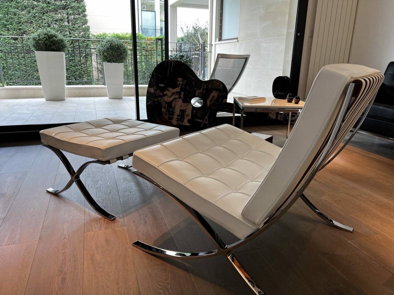 White Barcelona chair with ottoman – Knoll 2012 Edition -