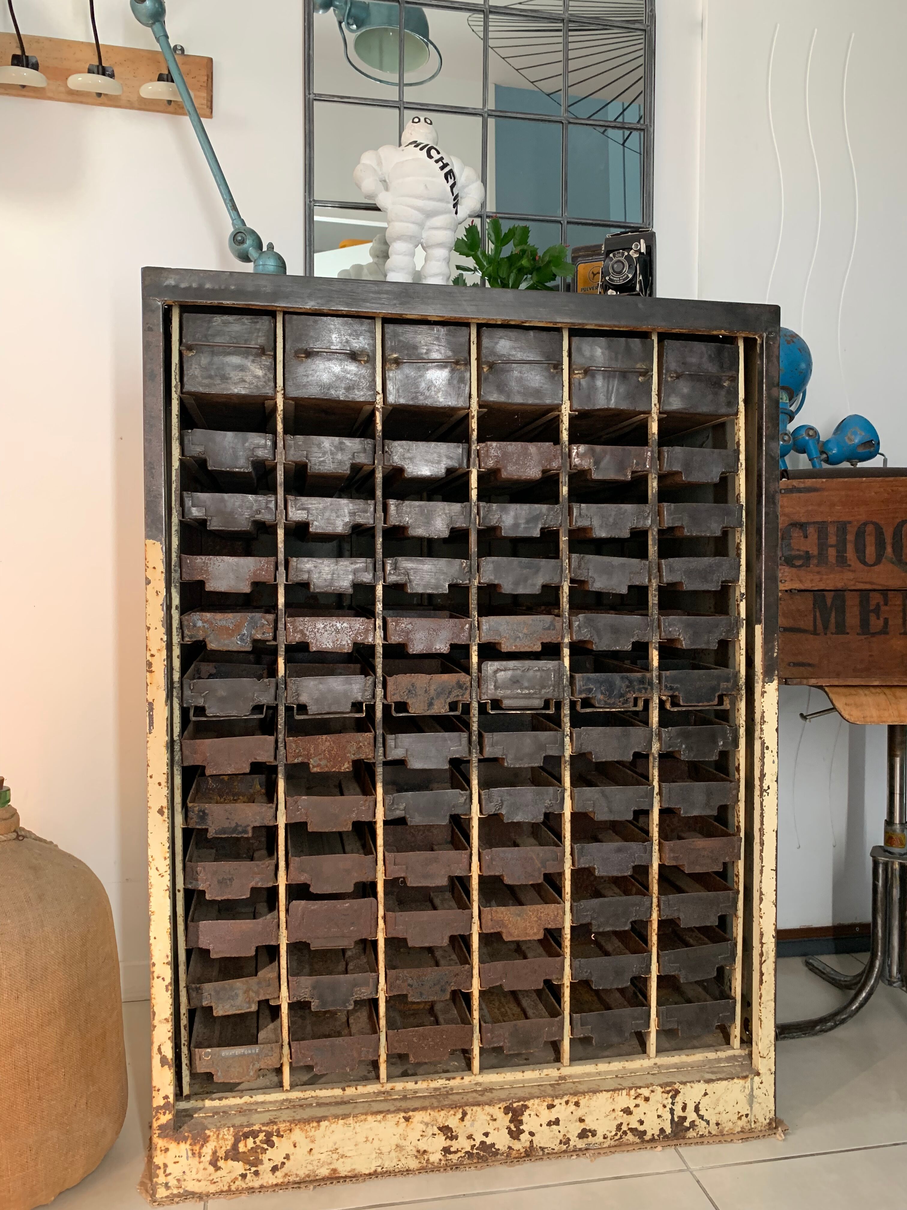 Industrial workshop furniture with metal drawers