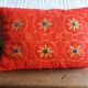 Coussin brodé à la main vintage