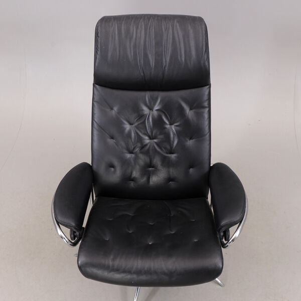 Fauteuil relax manuel capitonné Stressless et son ottoman – Metro